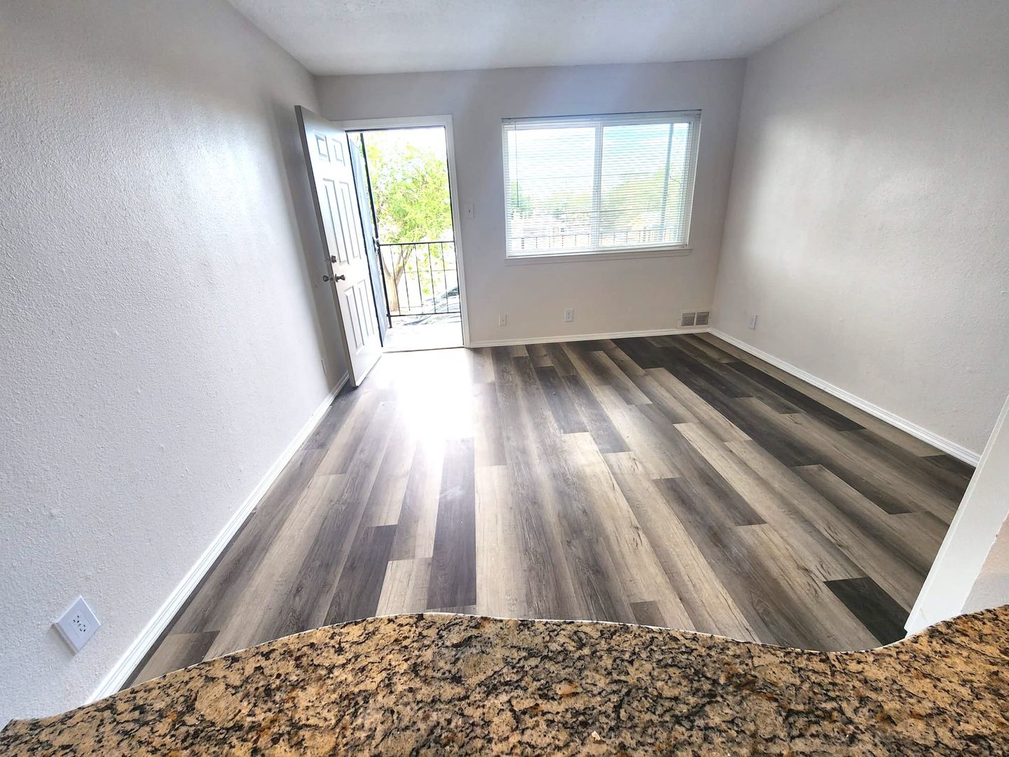 Albuquerque Apartment: 437 Mesilla St SE