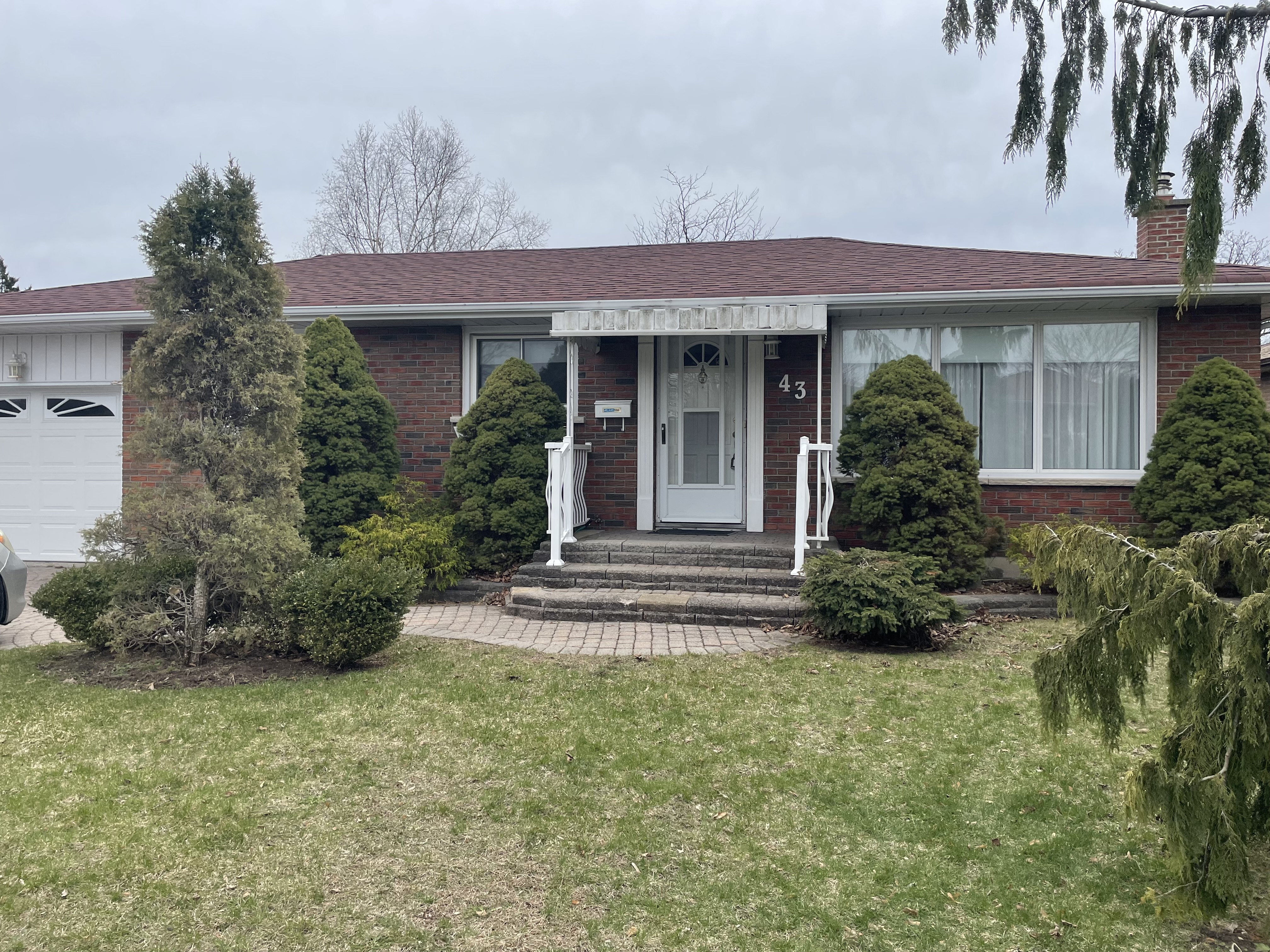 Oshawa Condo: 43 Seneca Ave.