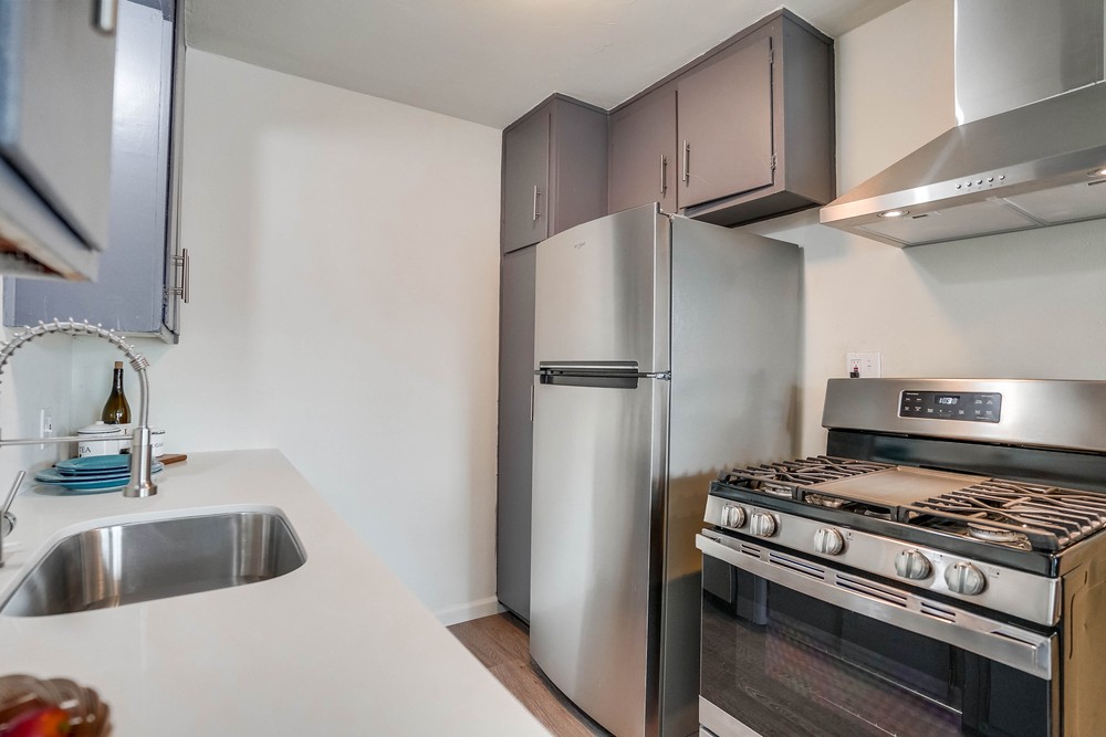 Long Beach Apartment: 900 Alamitos Ave