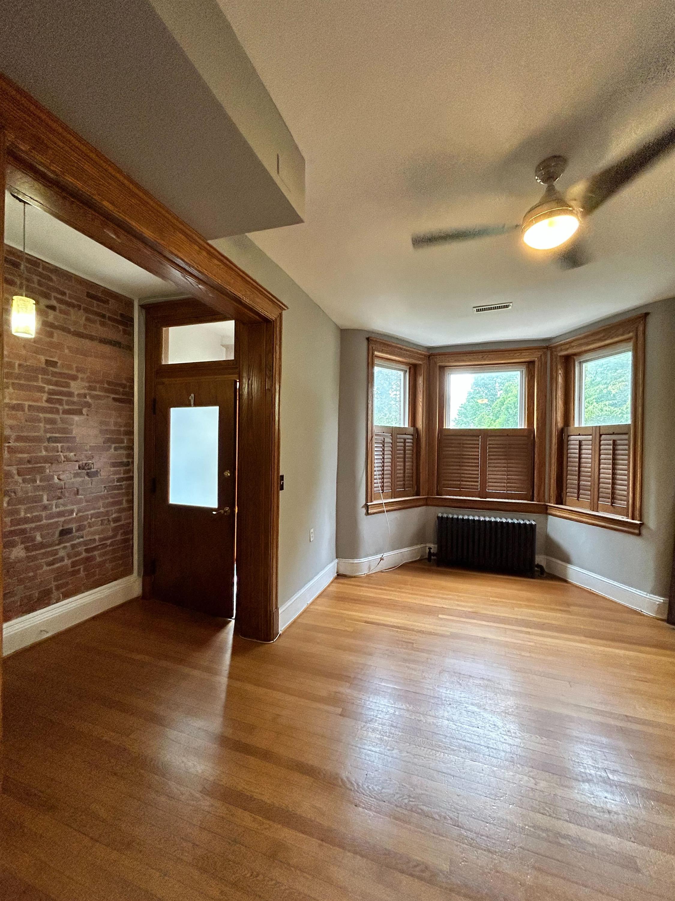 washington Townhome: 1437 E Capitol St SE