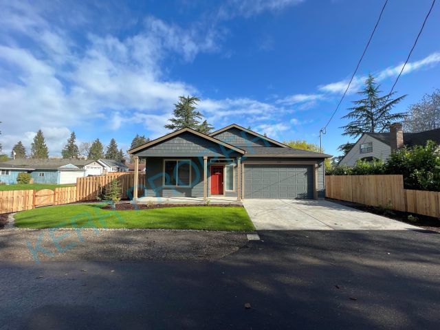 Oak Grove House: 2087 SE Silver Springs Rd.
