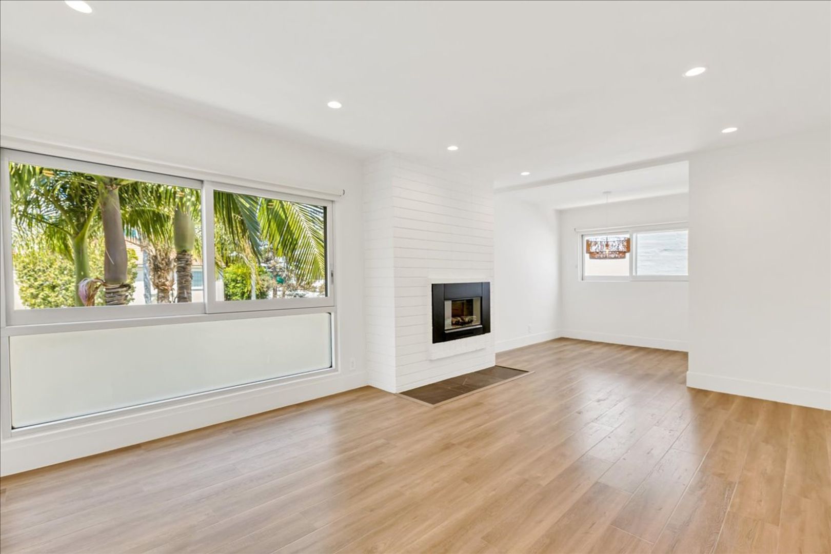 Beverly Hills Condo: 210 S Hamilton Dr