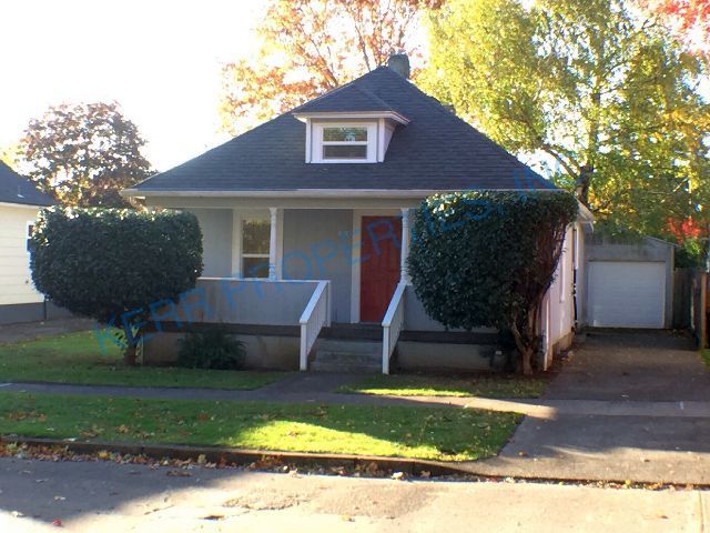 Portland House: 1804 SE Harney St.
