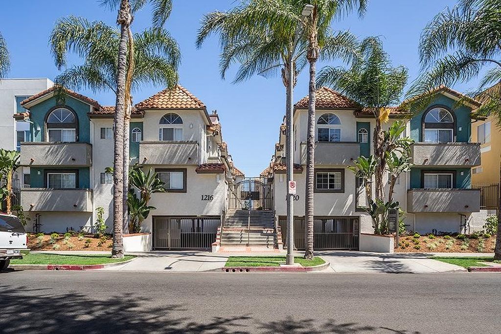 Los Angeles Apartment: 1216 S Corning St