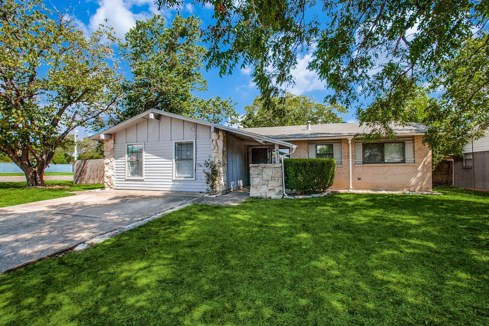 Garland House: 4425 Windsor Drive