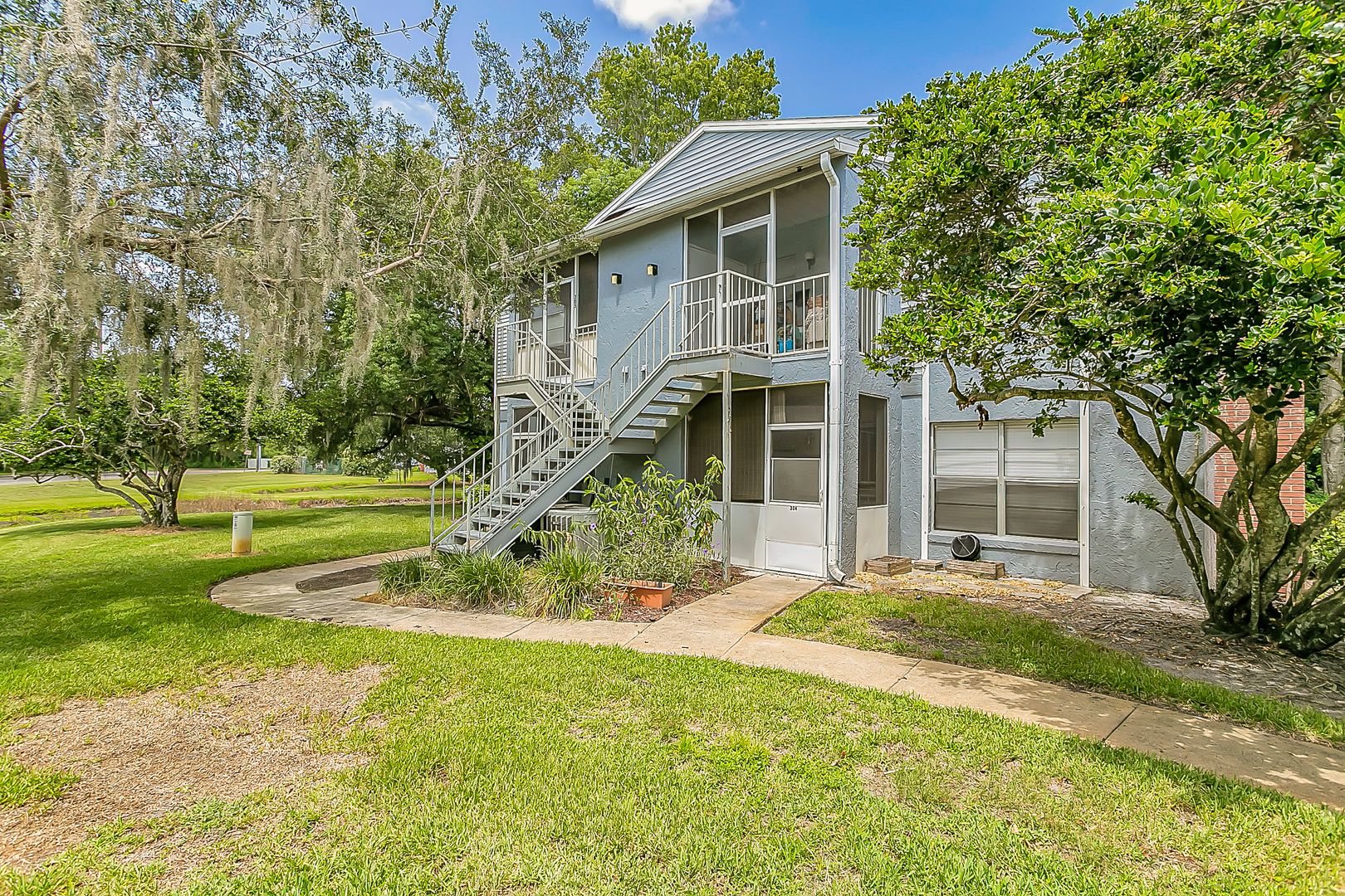 Sanford Condo: 305 Northlake Dr.