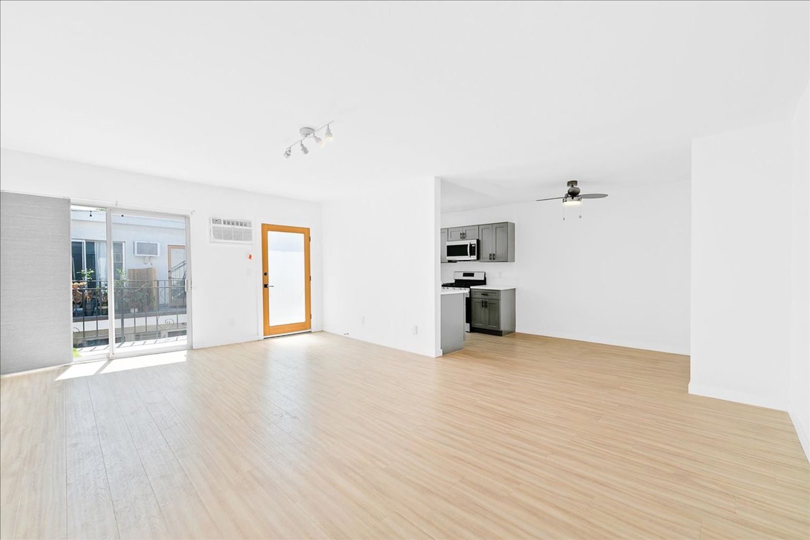 Los Angeles Condo: 3761 Jasmine Ave.