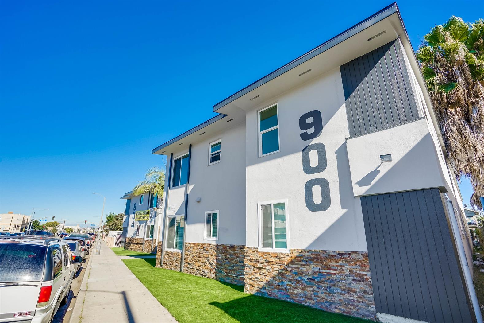 Long Beach Apartment: 900 Alamitos Ave