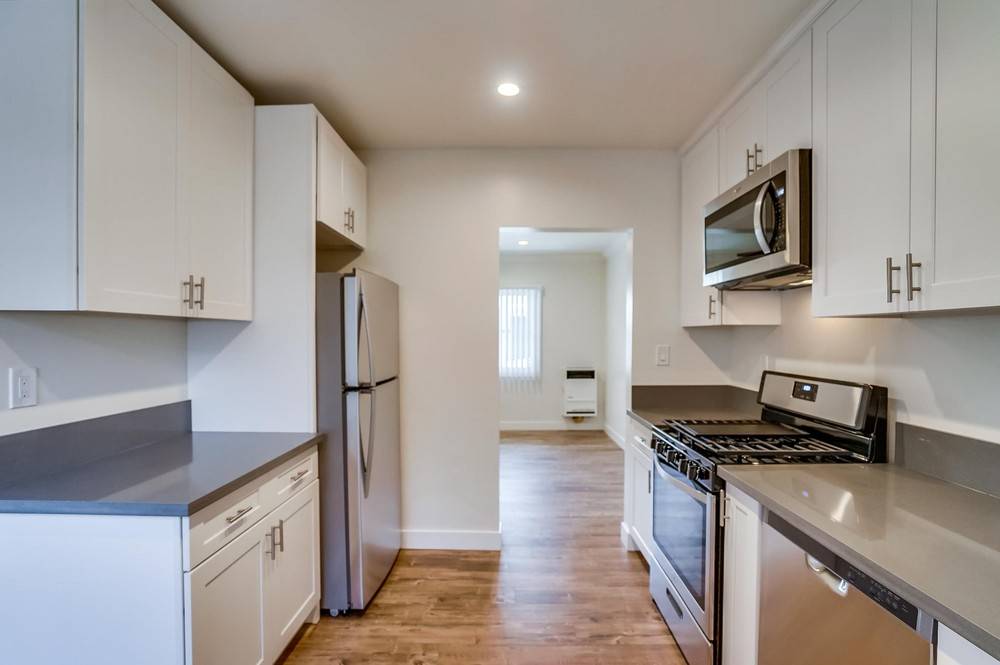 Long Beach Apartment: 455 W 4th St