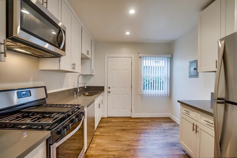 Long Beach Apartment: 455 W 4th St