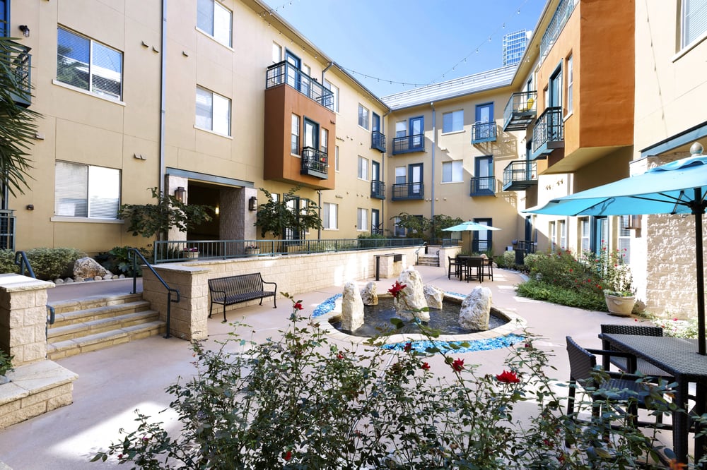 Austin Condo: 301 West Avenue