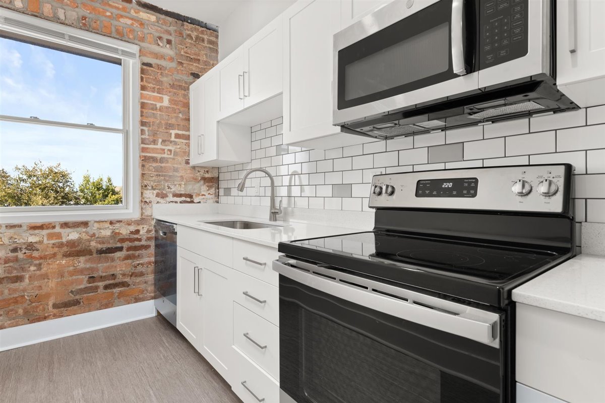 Charleston Condo: 1000 King Street