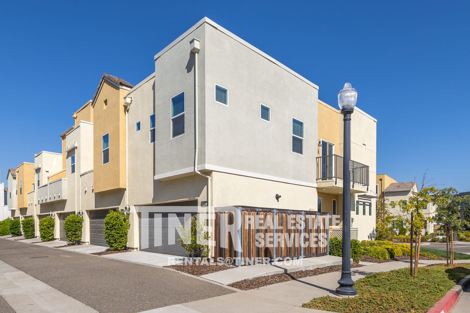 Sacramento House: 4152 Rotor Ln