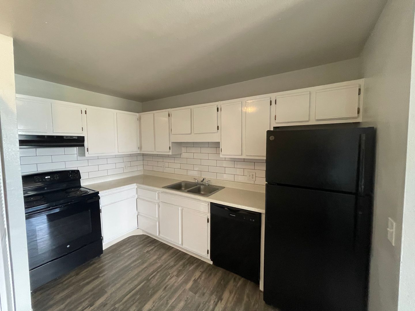 Fountain Apartment: 506 Comanche Village Dr