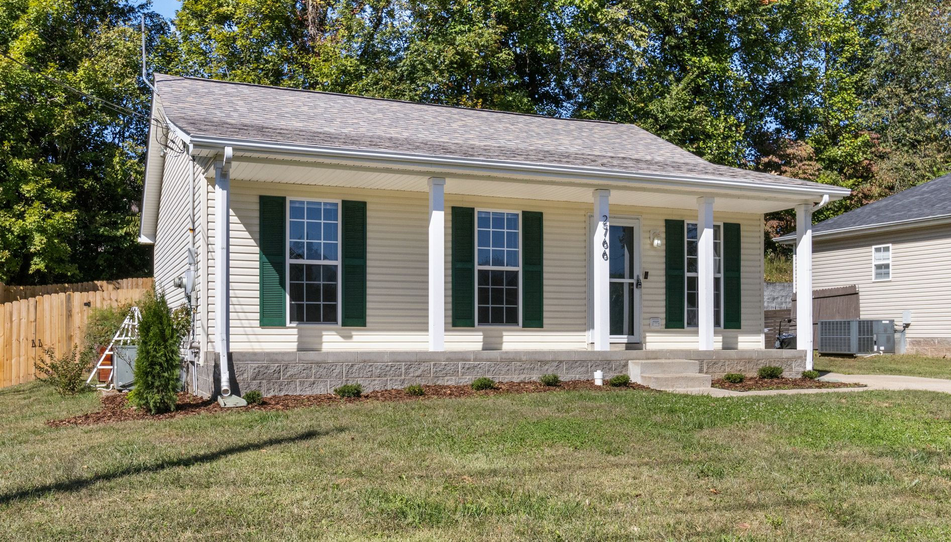 Clarksville House: 2766 Applemill Ct