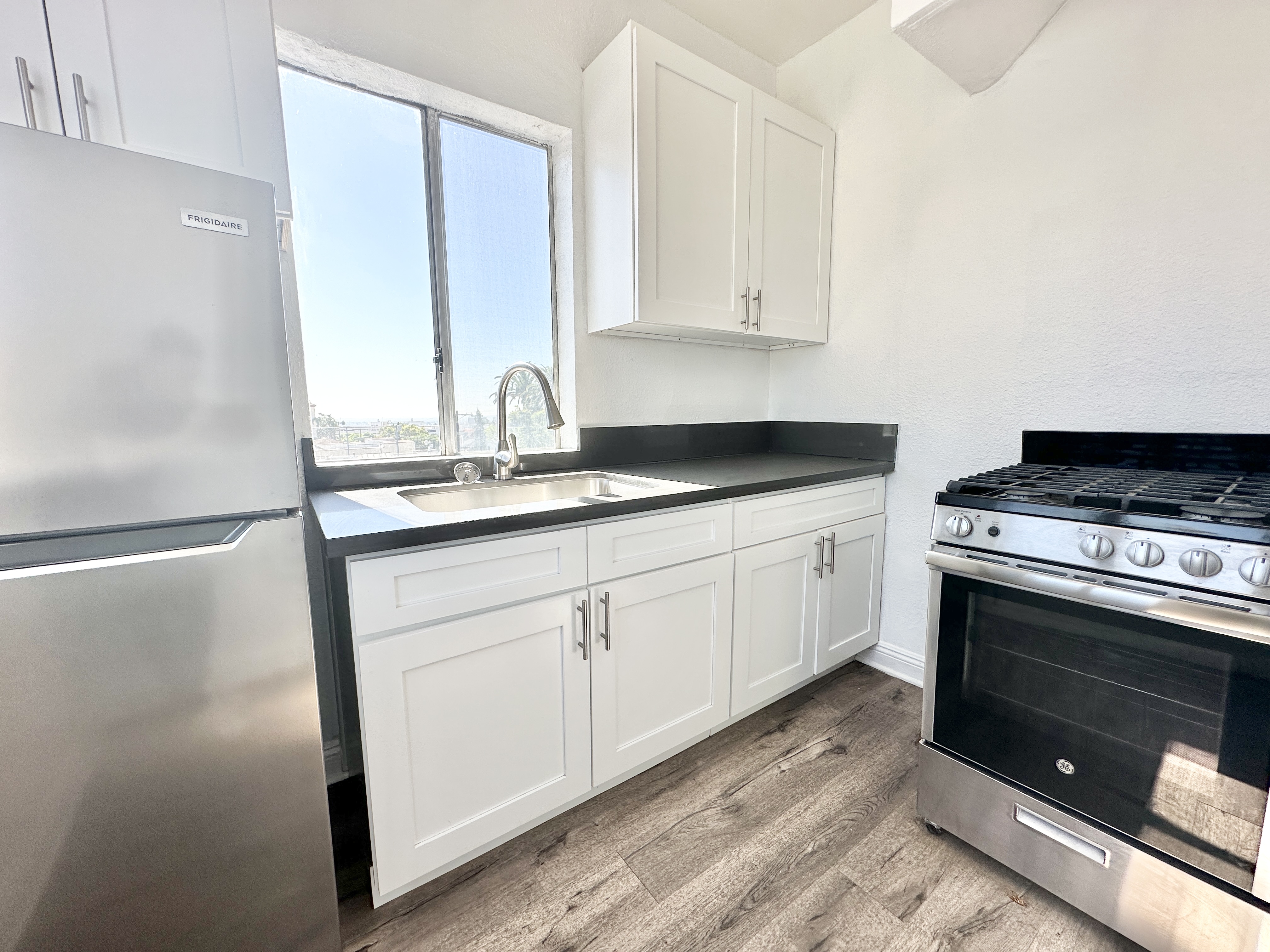 Los Angeles Apartment: 1454 W 3rd St