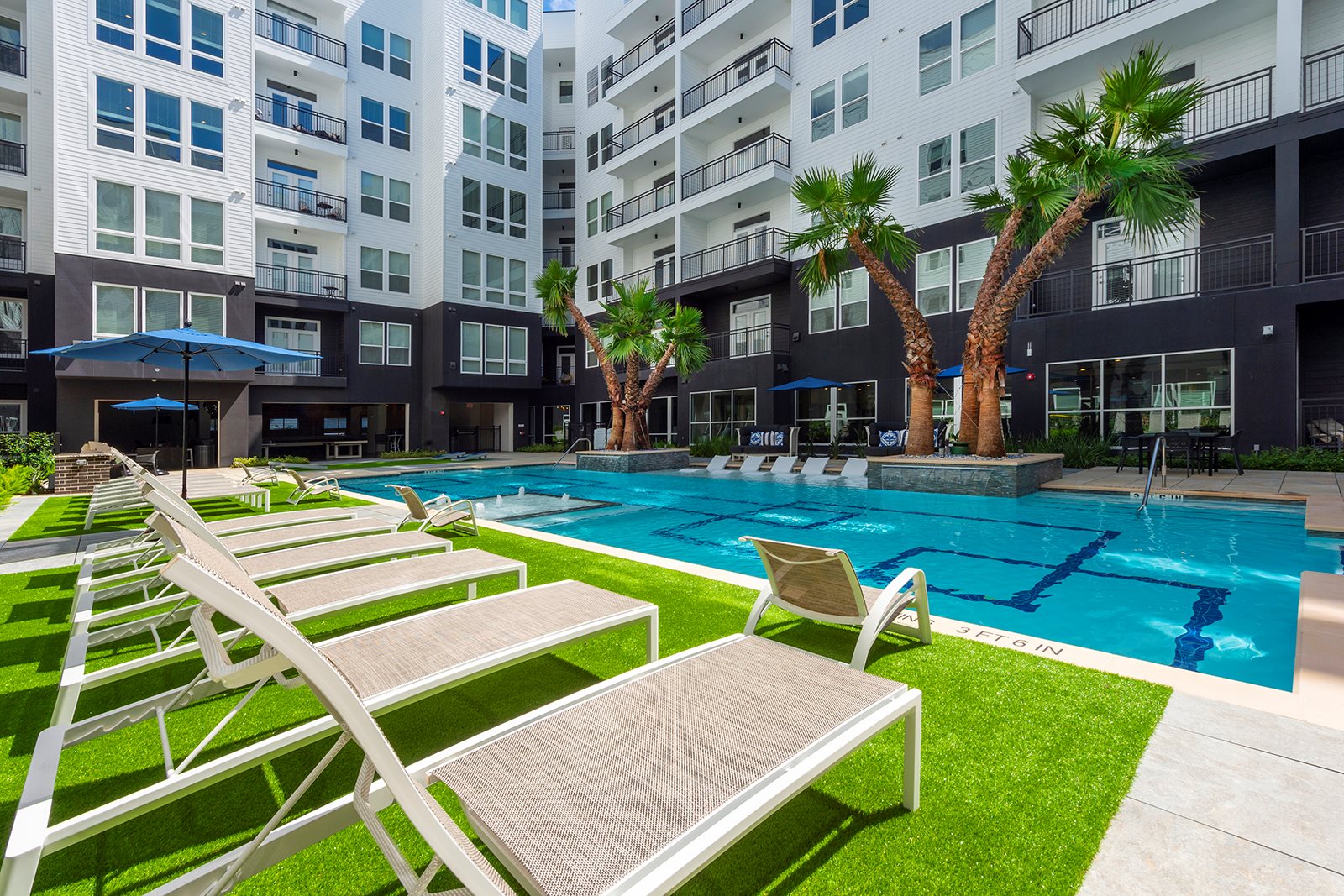 Houston Condo: 612 Shepherd Drive