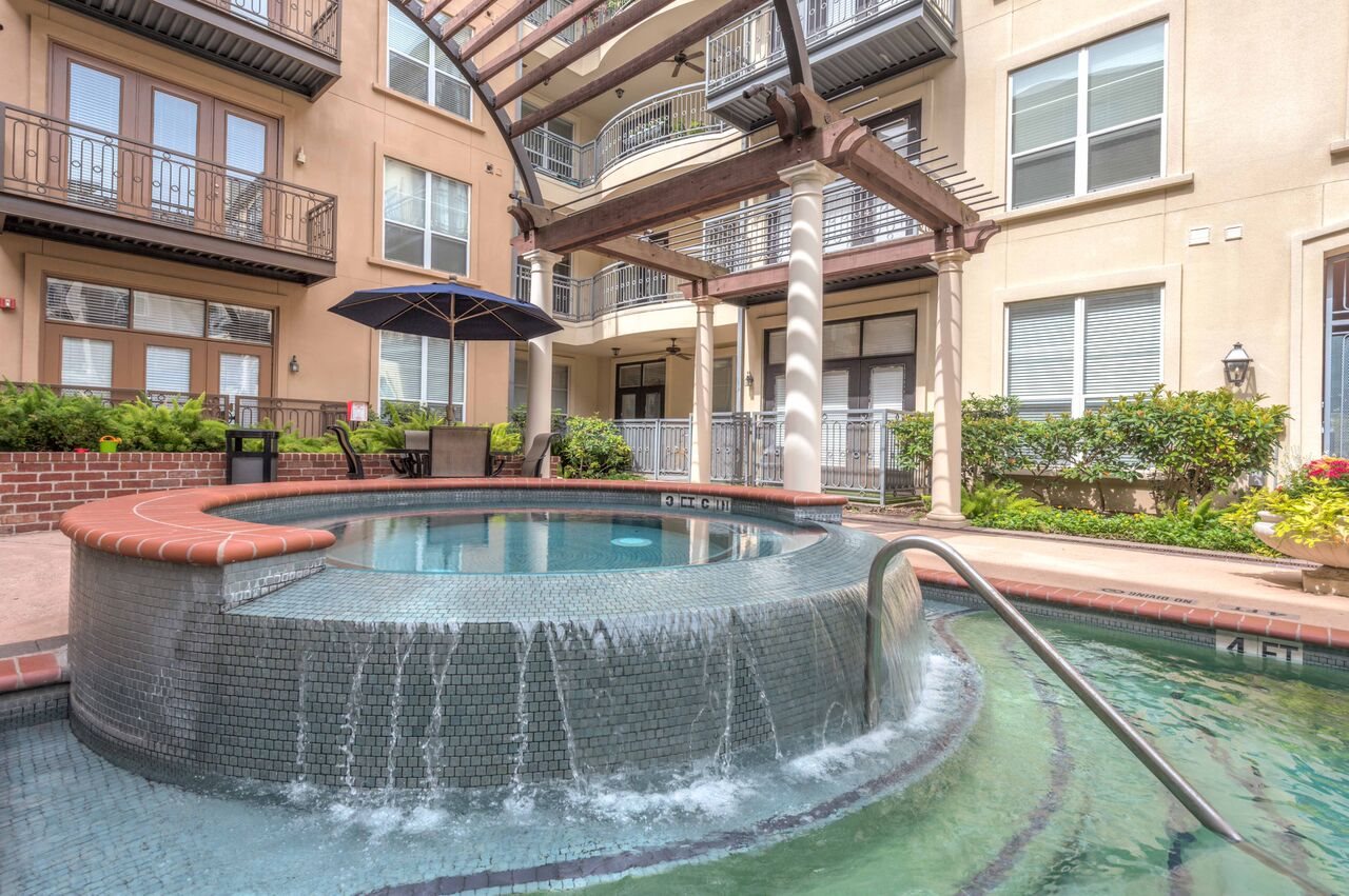 Houston Condo: 2728 Revere St