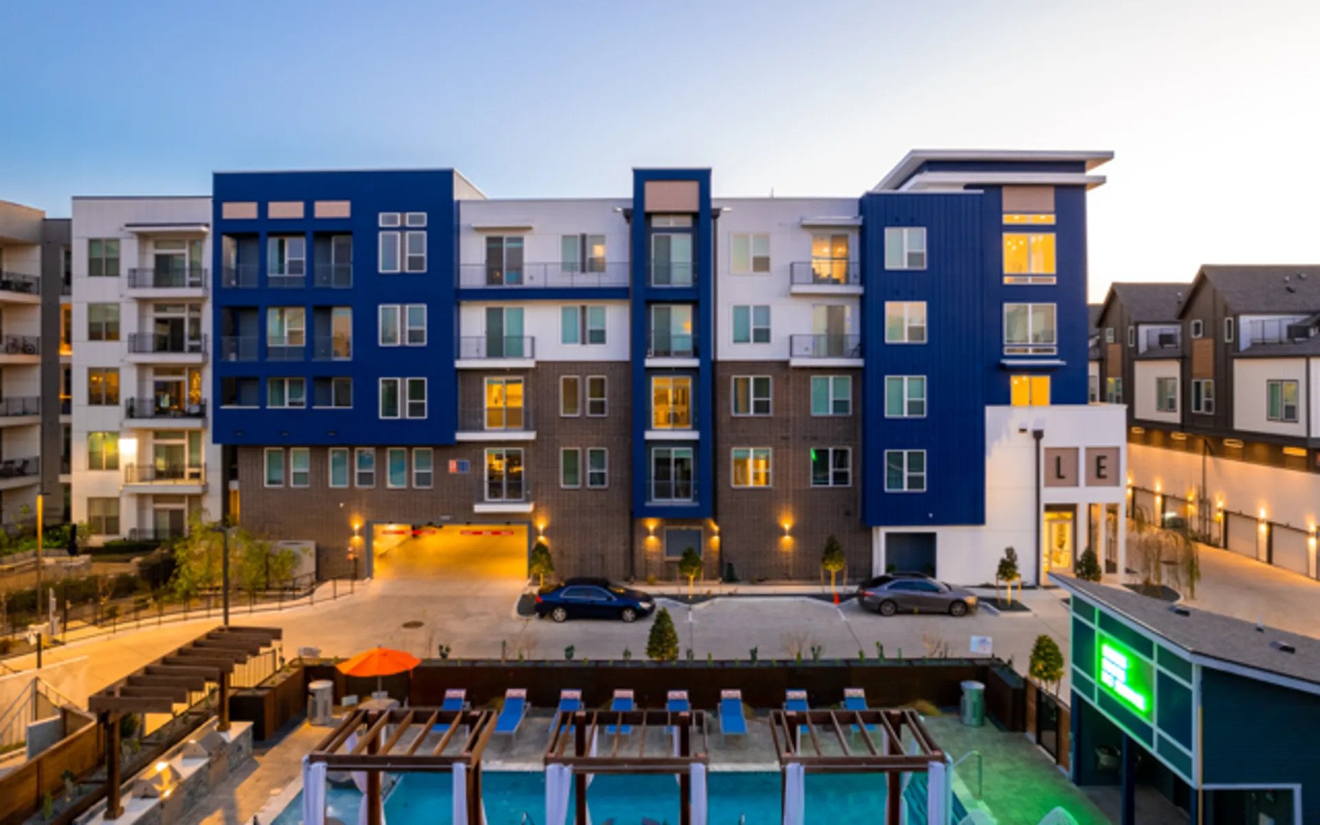 Houston Condo: 3276 Summer St