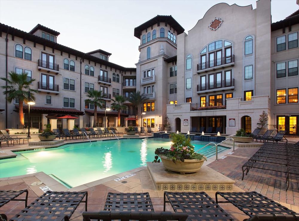 Houston Condo: 2122 Allen Pkwy