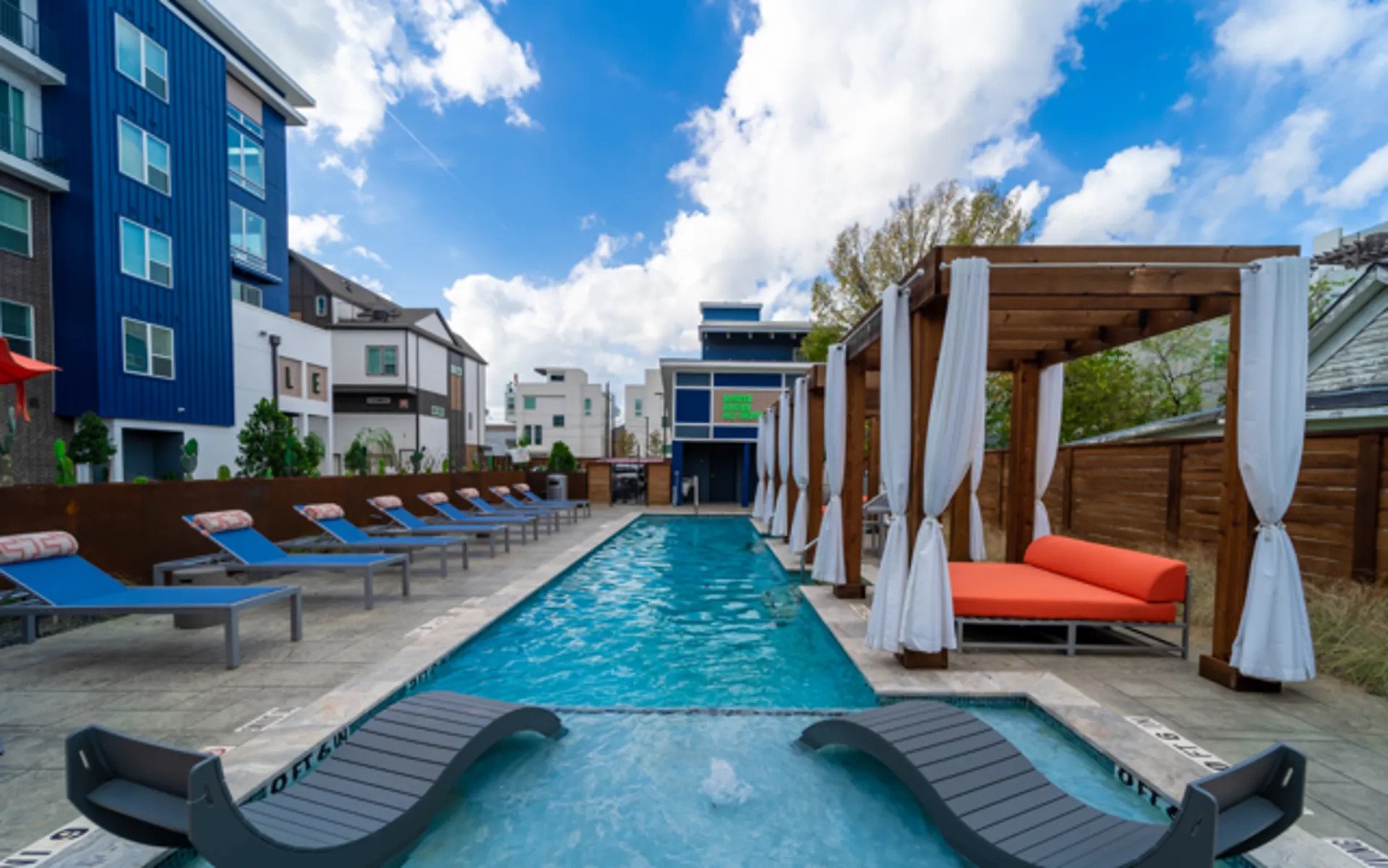 Houston Condo: 3276 Summer St