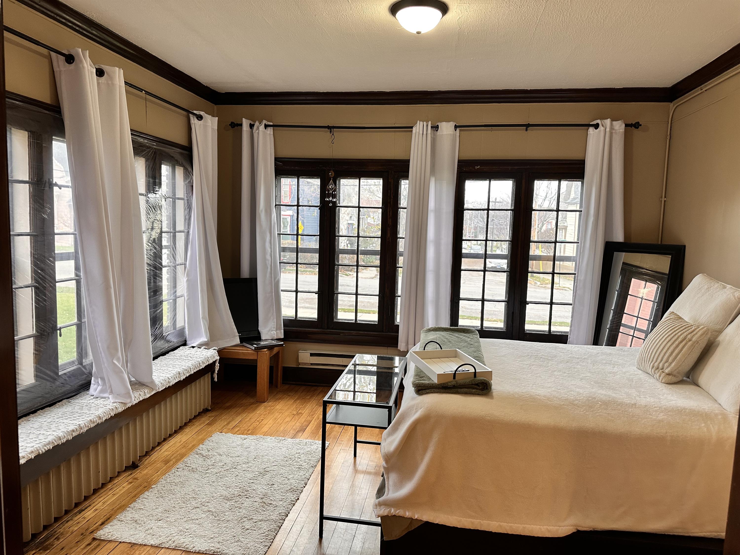 Elgin Condo: 280 Douglas Ave