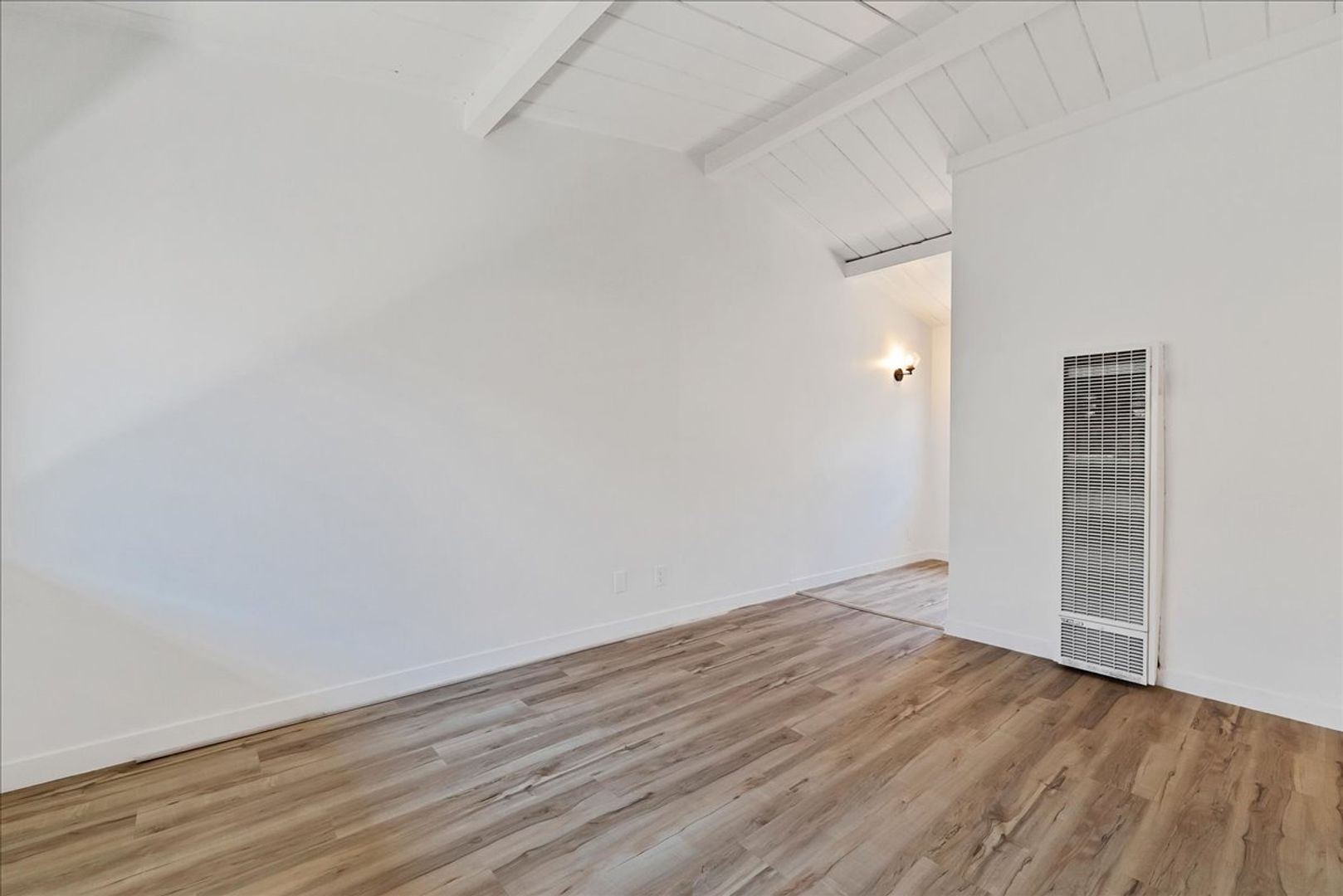 Hawthorne Condo: 12244 Grevillea Ave.