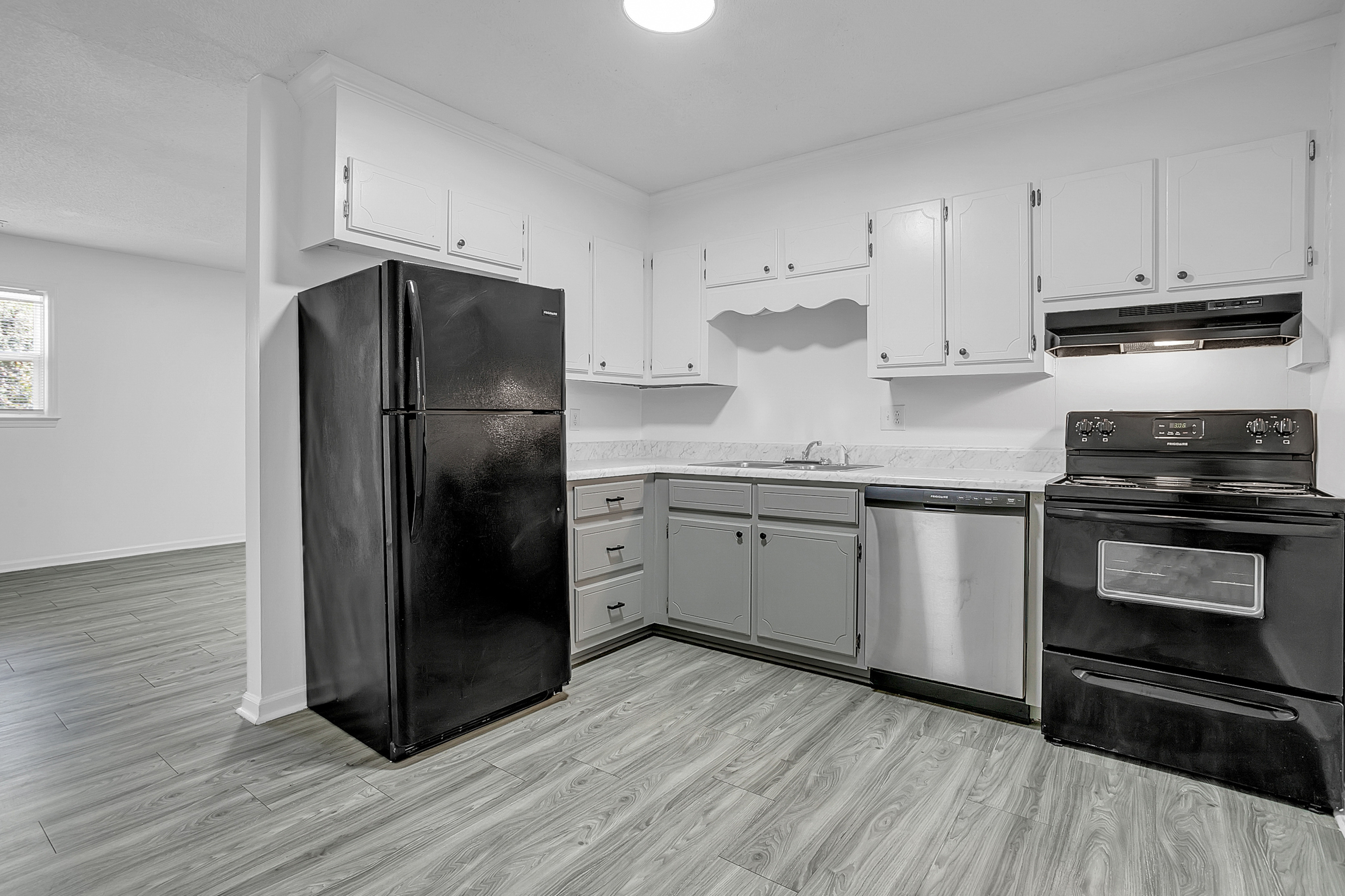 Easley Apartment: 105 E Terrace Dr