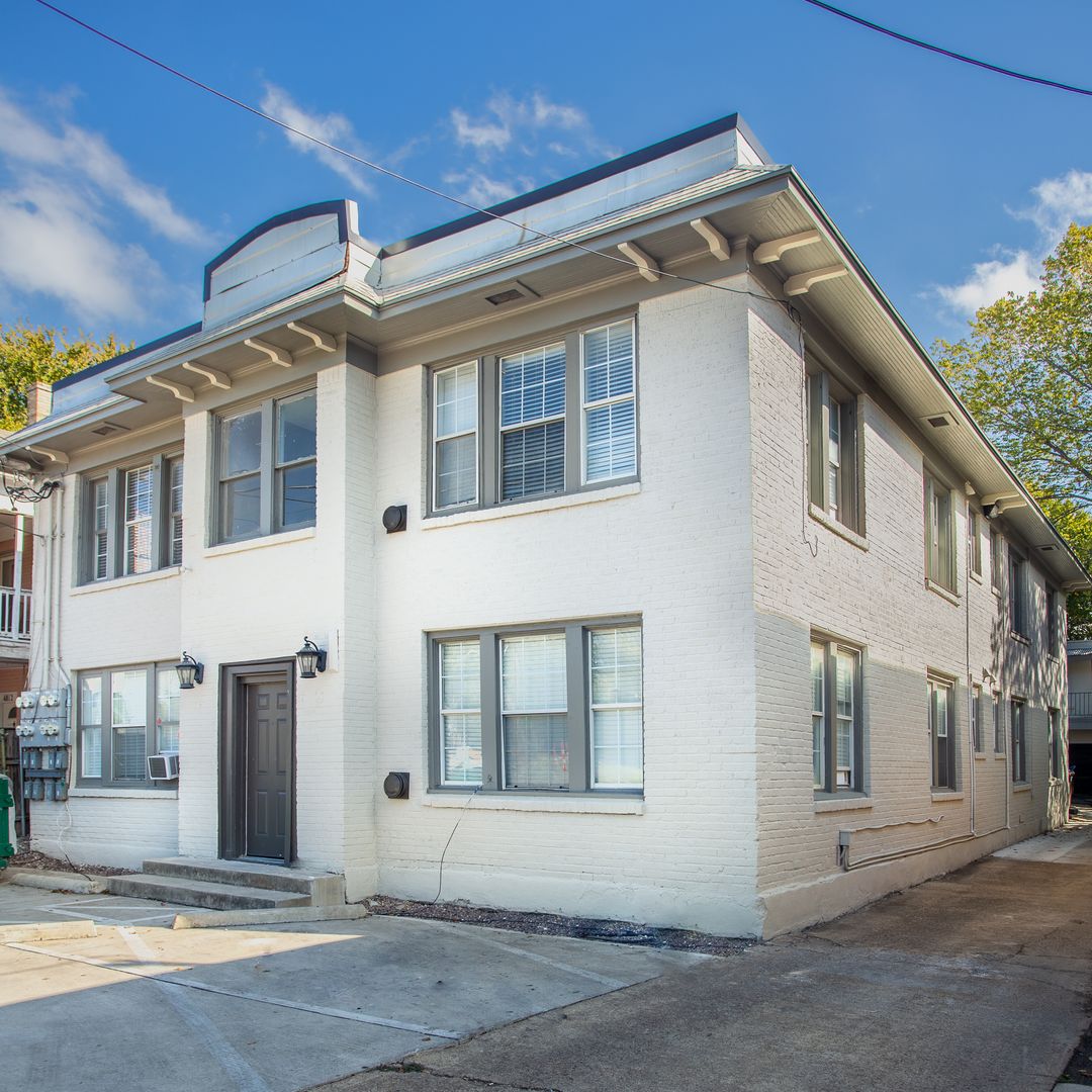 Dallas Apartment: 4810 Live Oak St