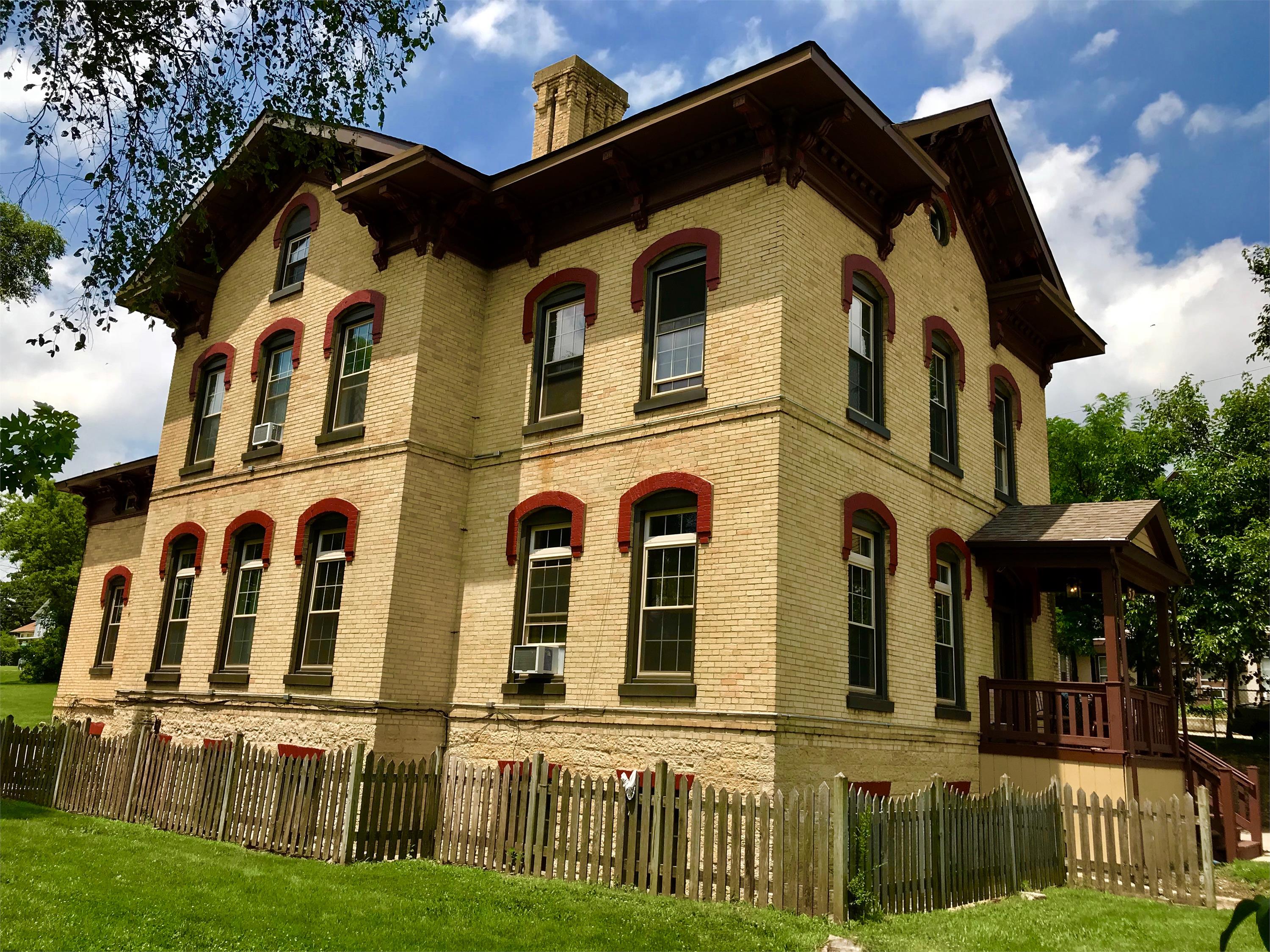 Elgin Condo: 52 N Crystal