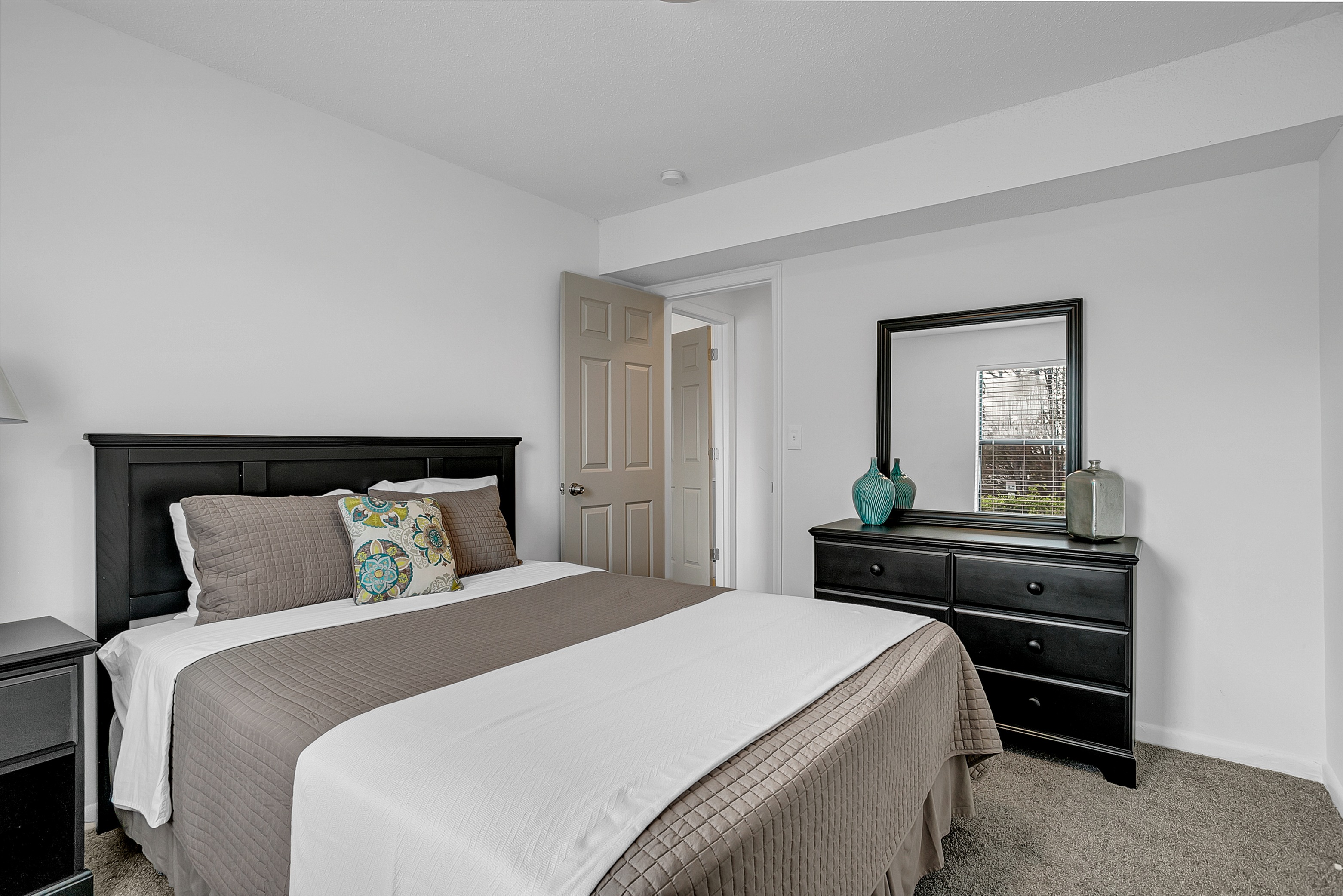 Mauldin Apartment: 288 Old Mill Rd