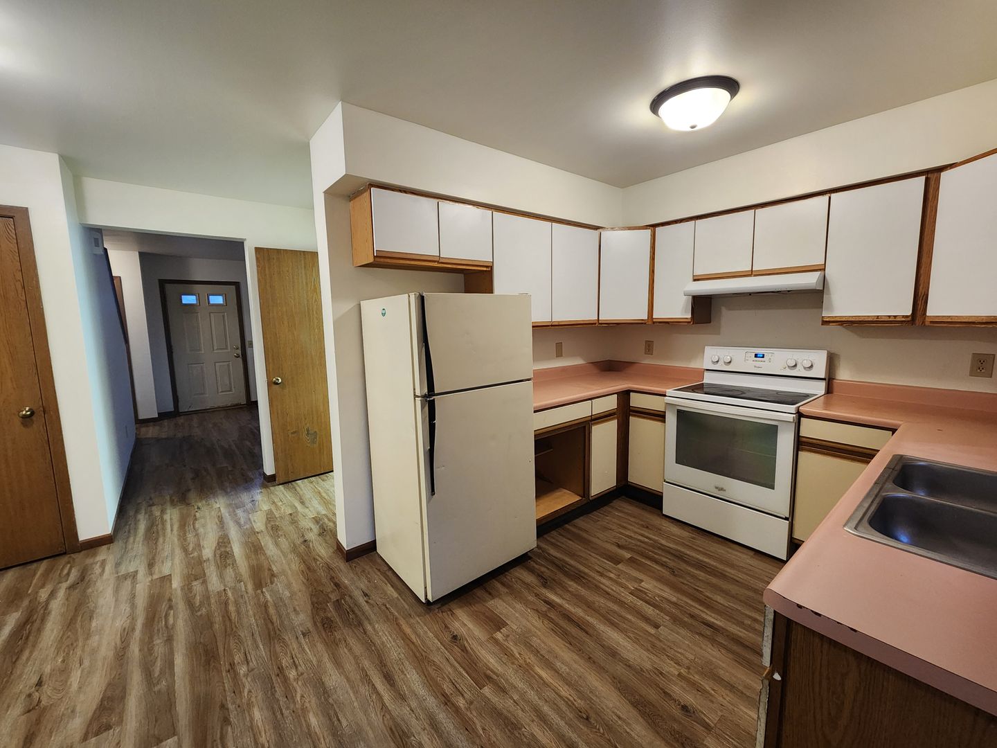 Dane Apartment: 230 North St