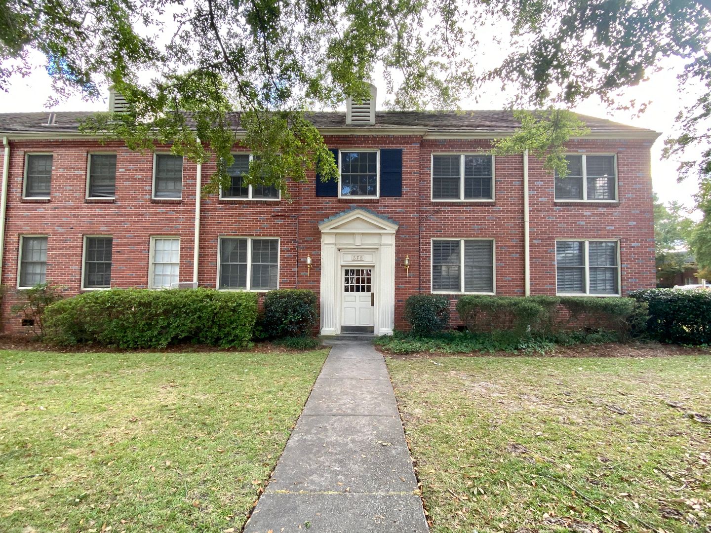 Columbia House: 4103 Devine Street