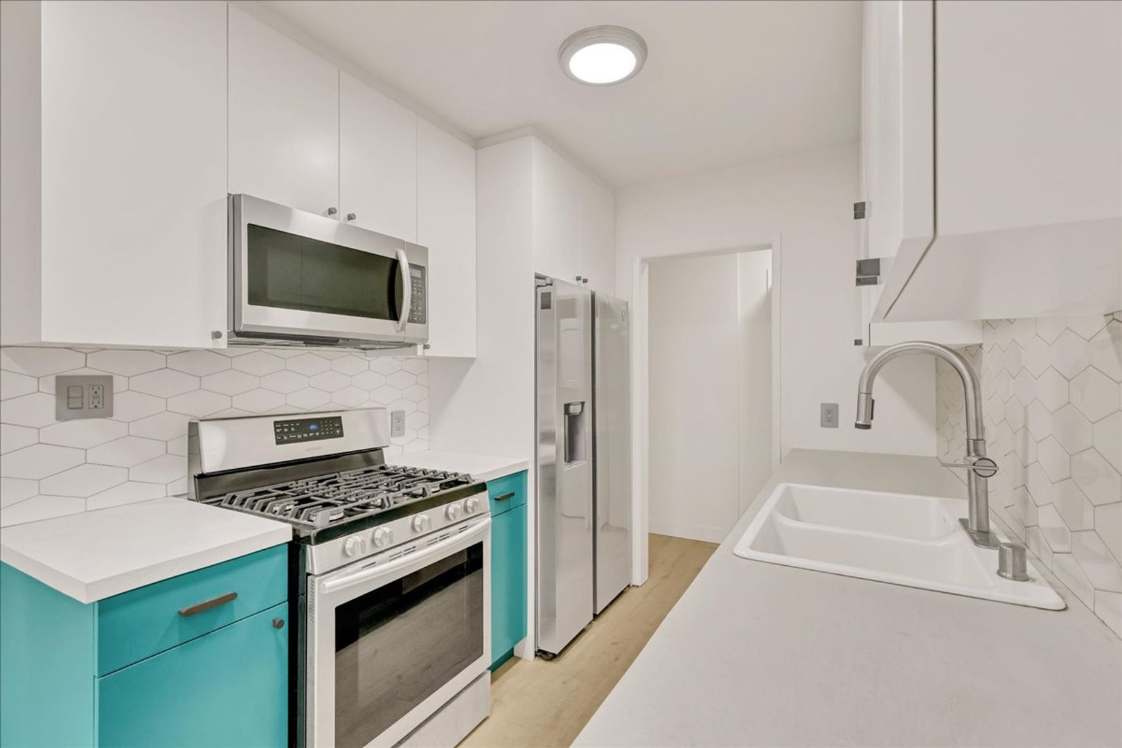 Los Angeles Condo: 1347 N. Las Palmas Ave.