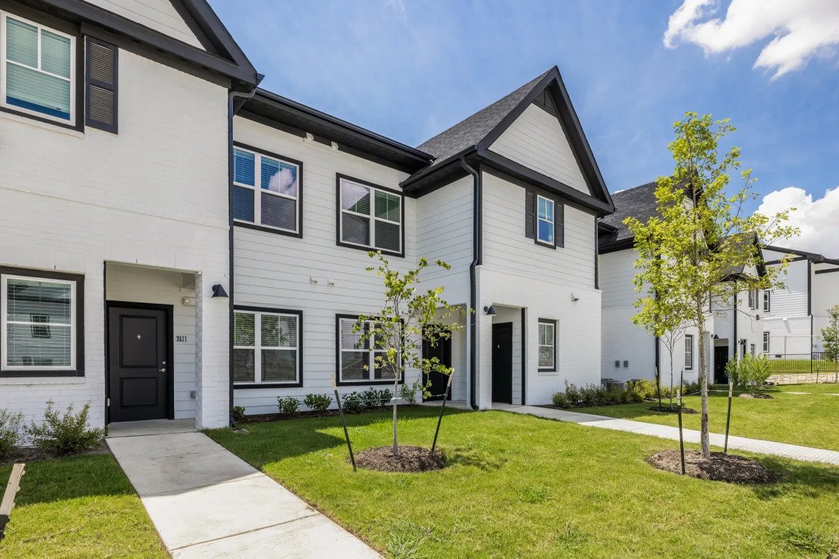 Leander Condo: 1100 Halsey Dr