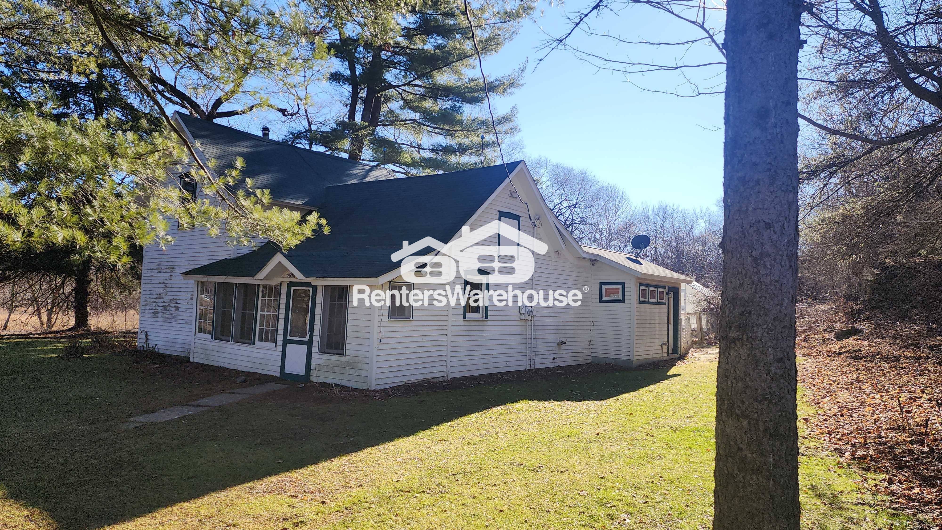 Glenwood City House: 1134 Rustic Road 4