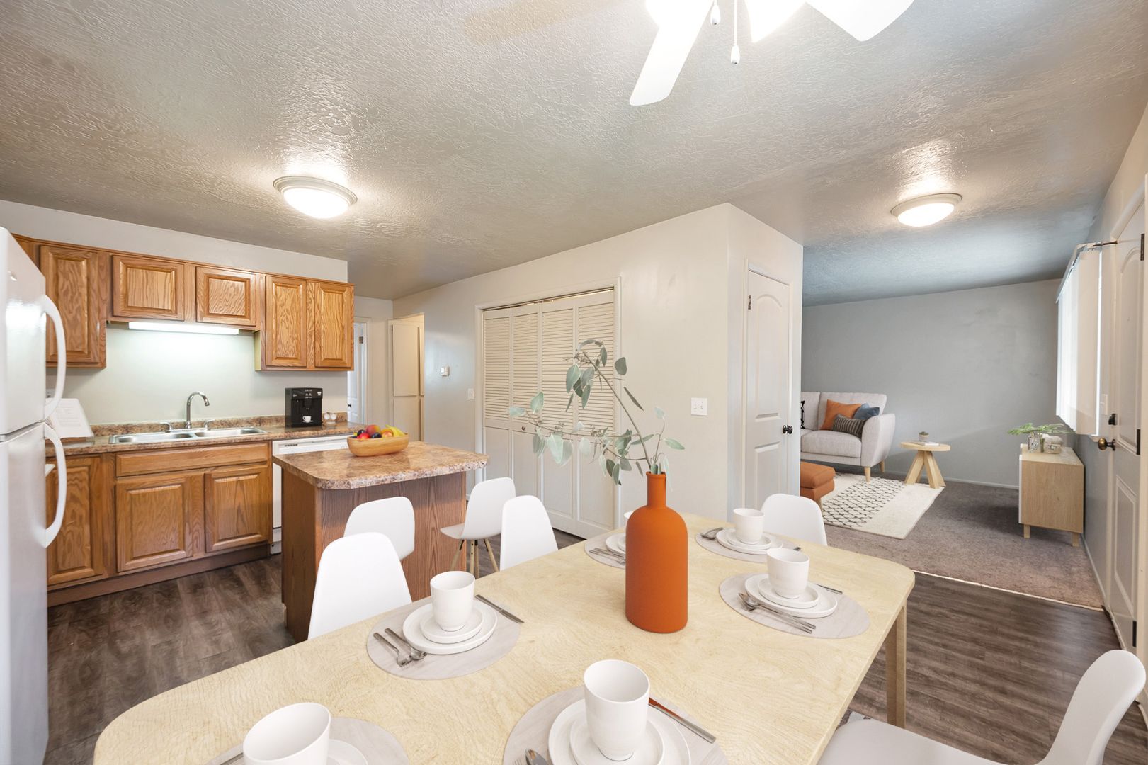 Holladay Apartment: 1726 E Woodside Dr