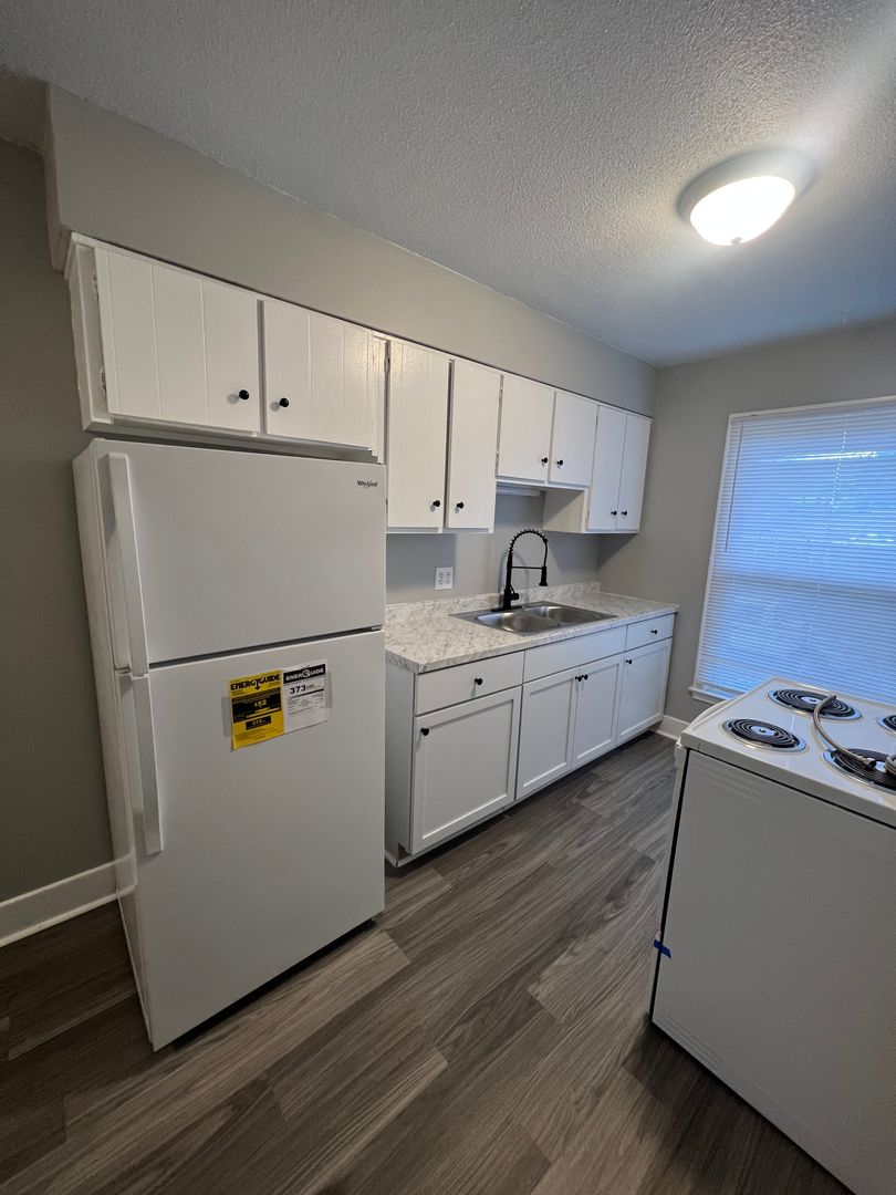 Lexington House: 1255 Alexandria Dr (Z3)