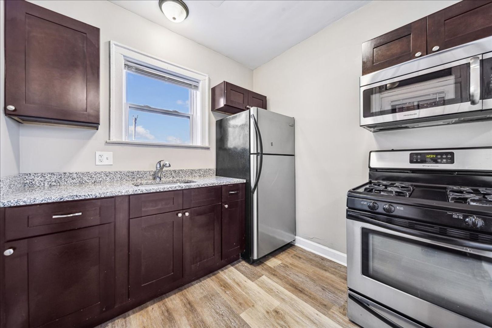 Berwyn Condo: 1940 Lombard