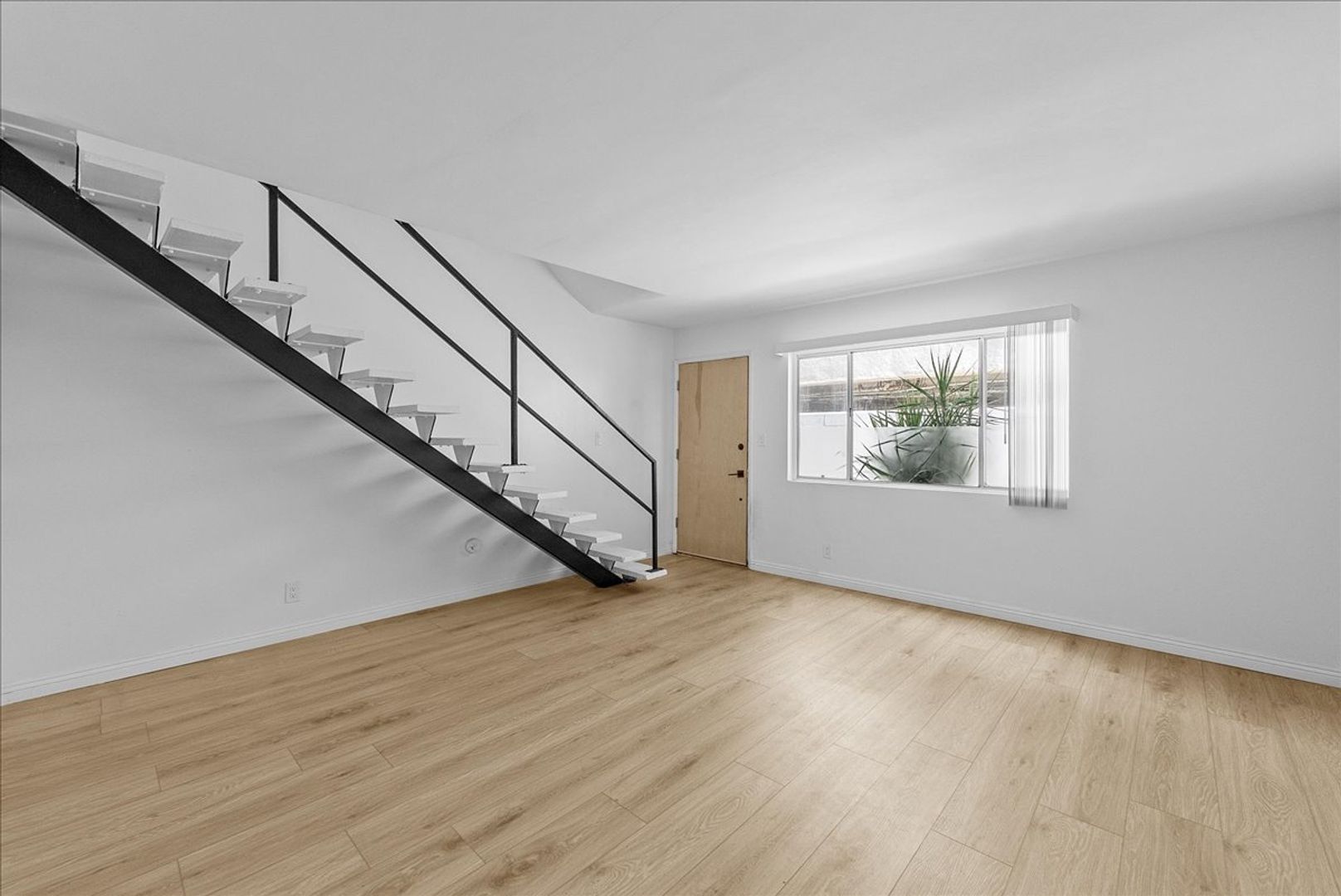 Los Angeles Condo: 6072 La Prada St.