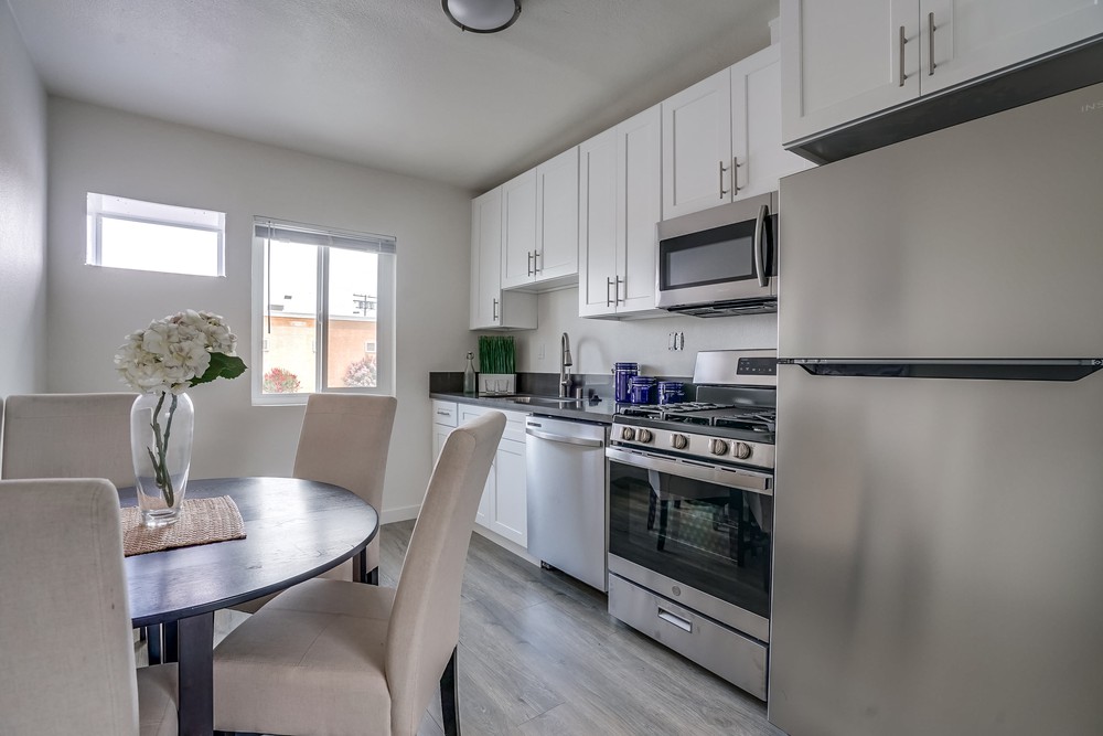 Long Beach Apartment: 1080 E Market St