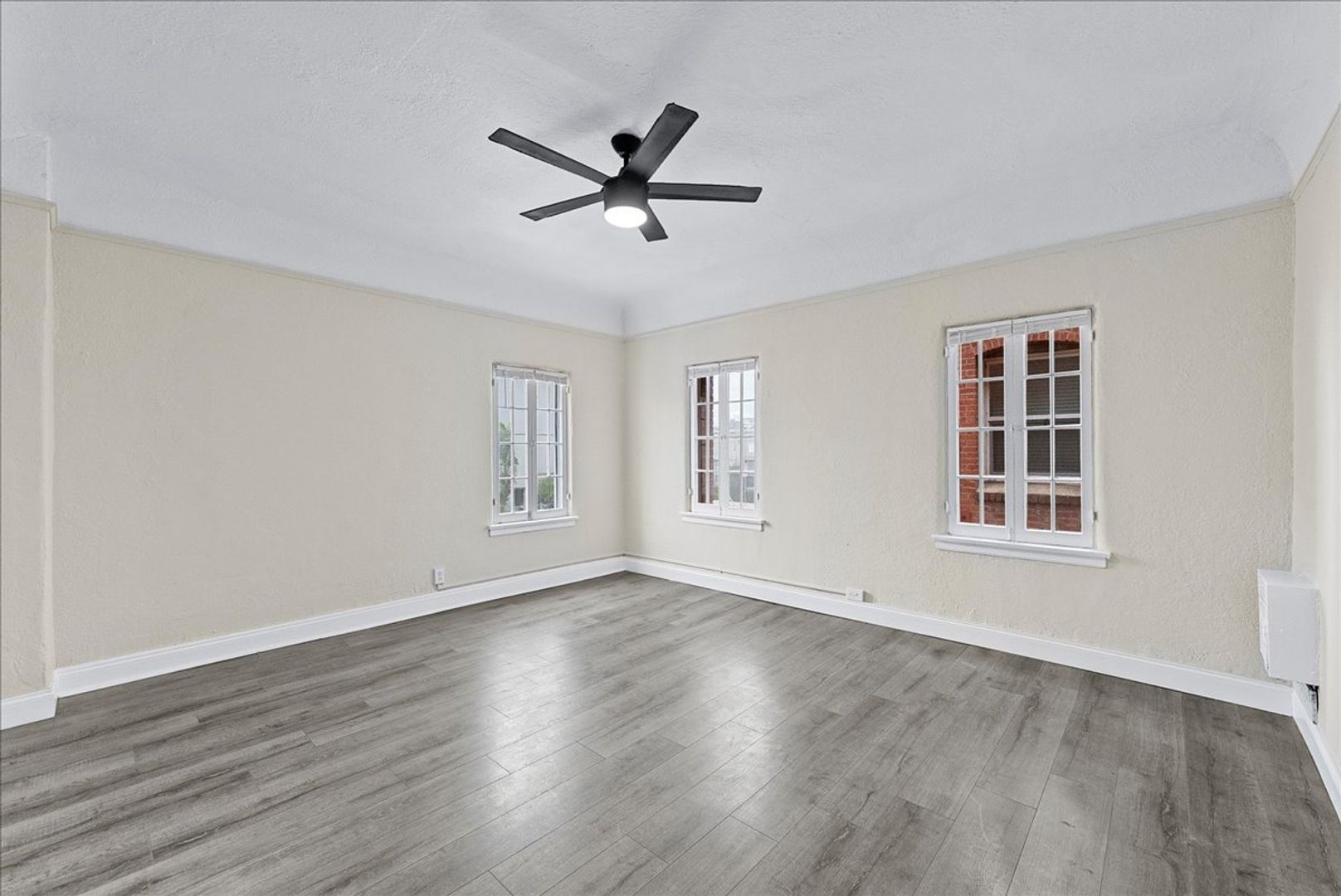 Los Angeles Condo: 118 N. Westmoreland Ave.