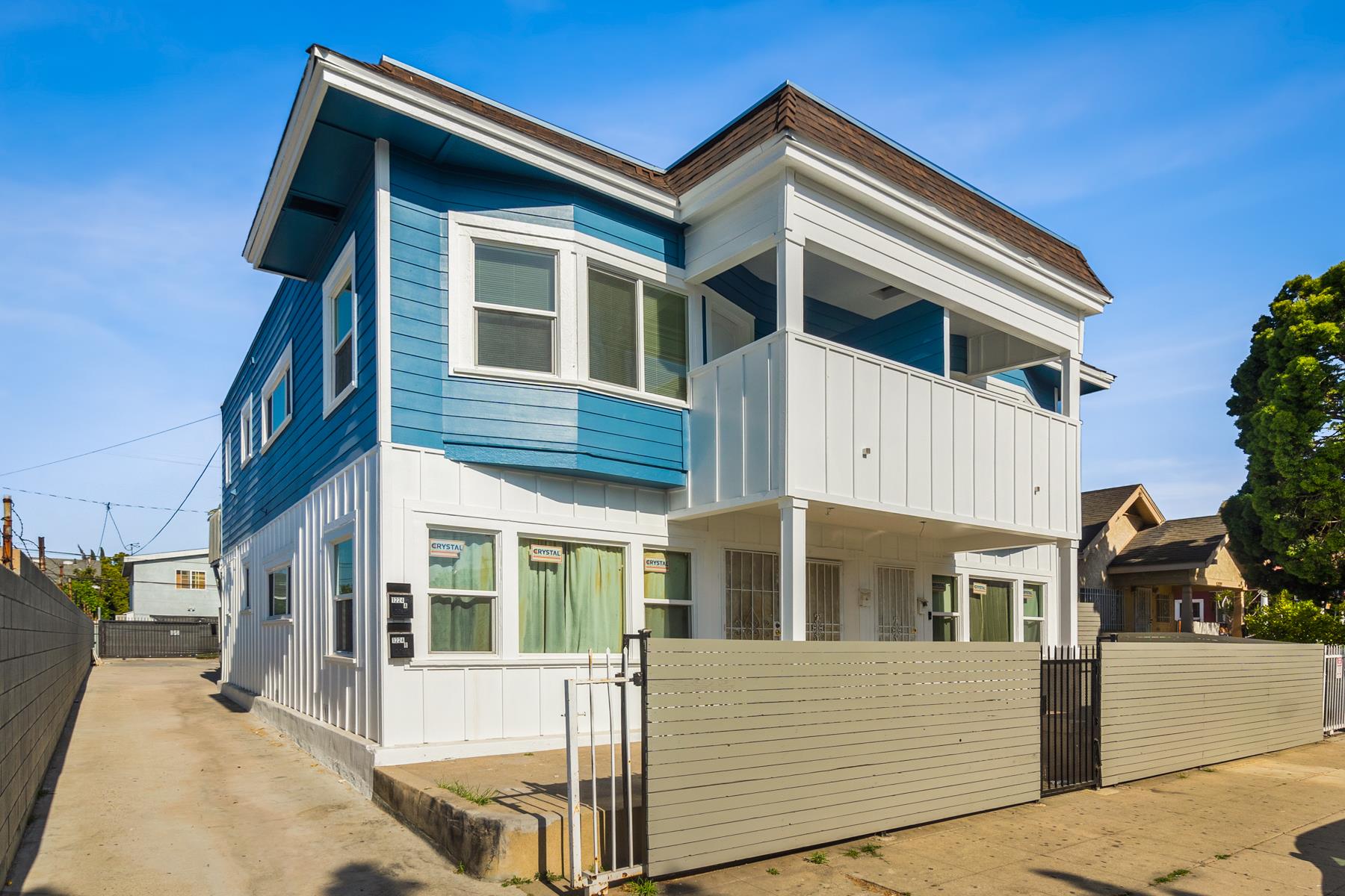 Long Beach Apartment: 1226 Olive Ave