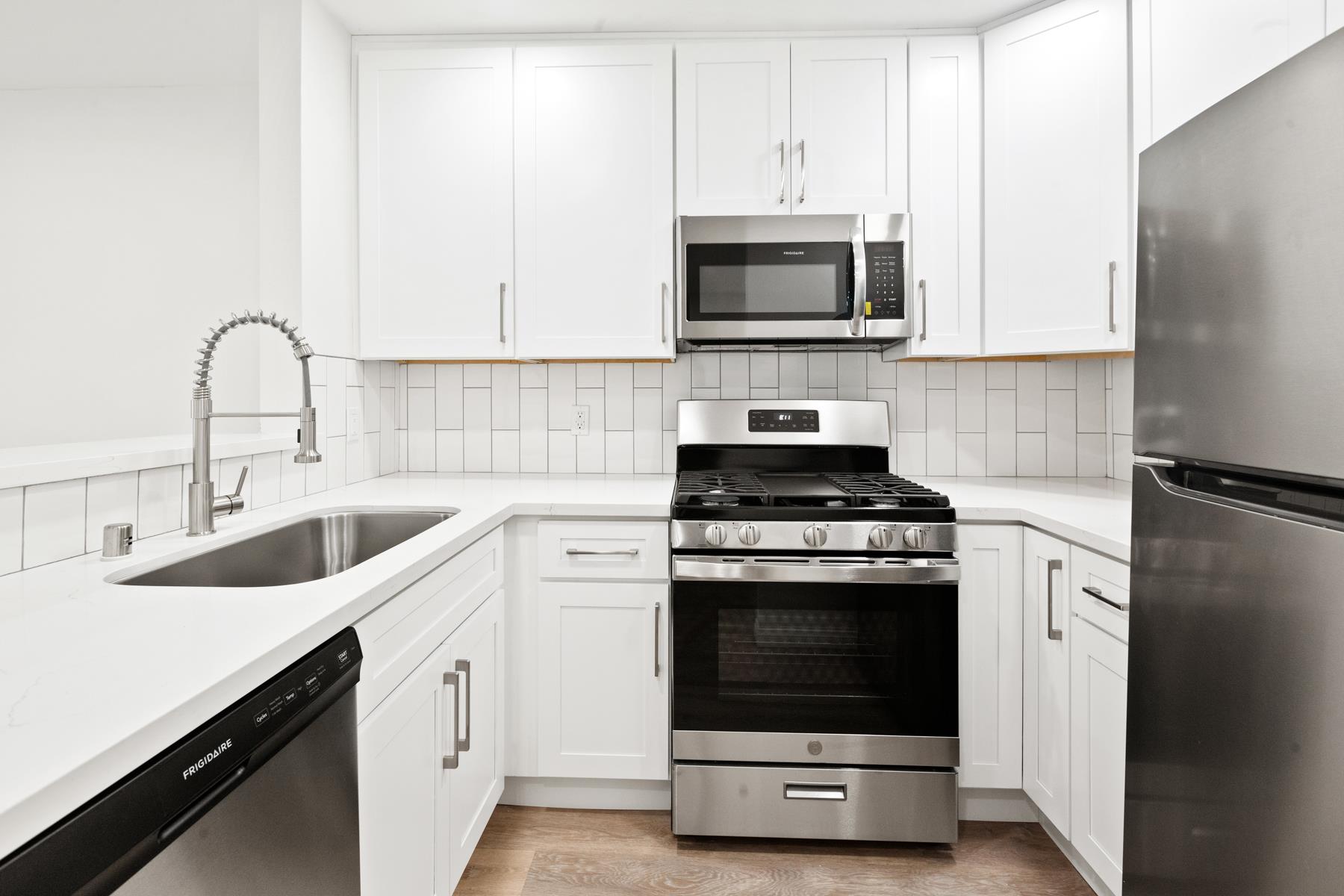 Los Angeles Apartment: 10376 Almayo Ave