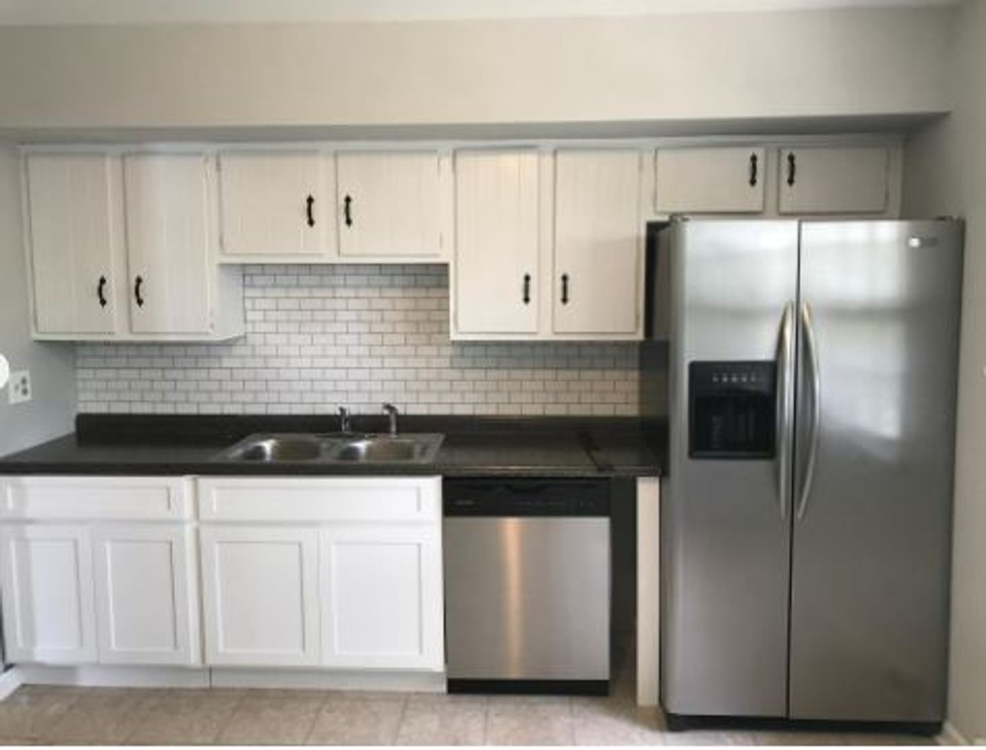 Lexington House: 653 Bishop Dr (Z4)