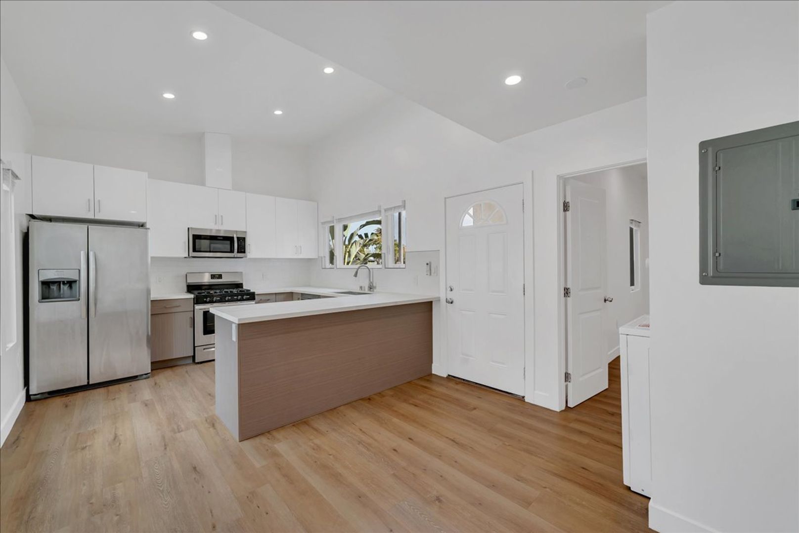 Long Beach Condo: 753 N Washington Place