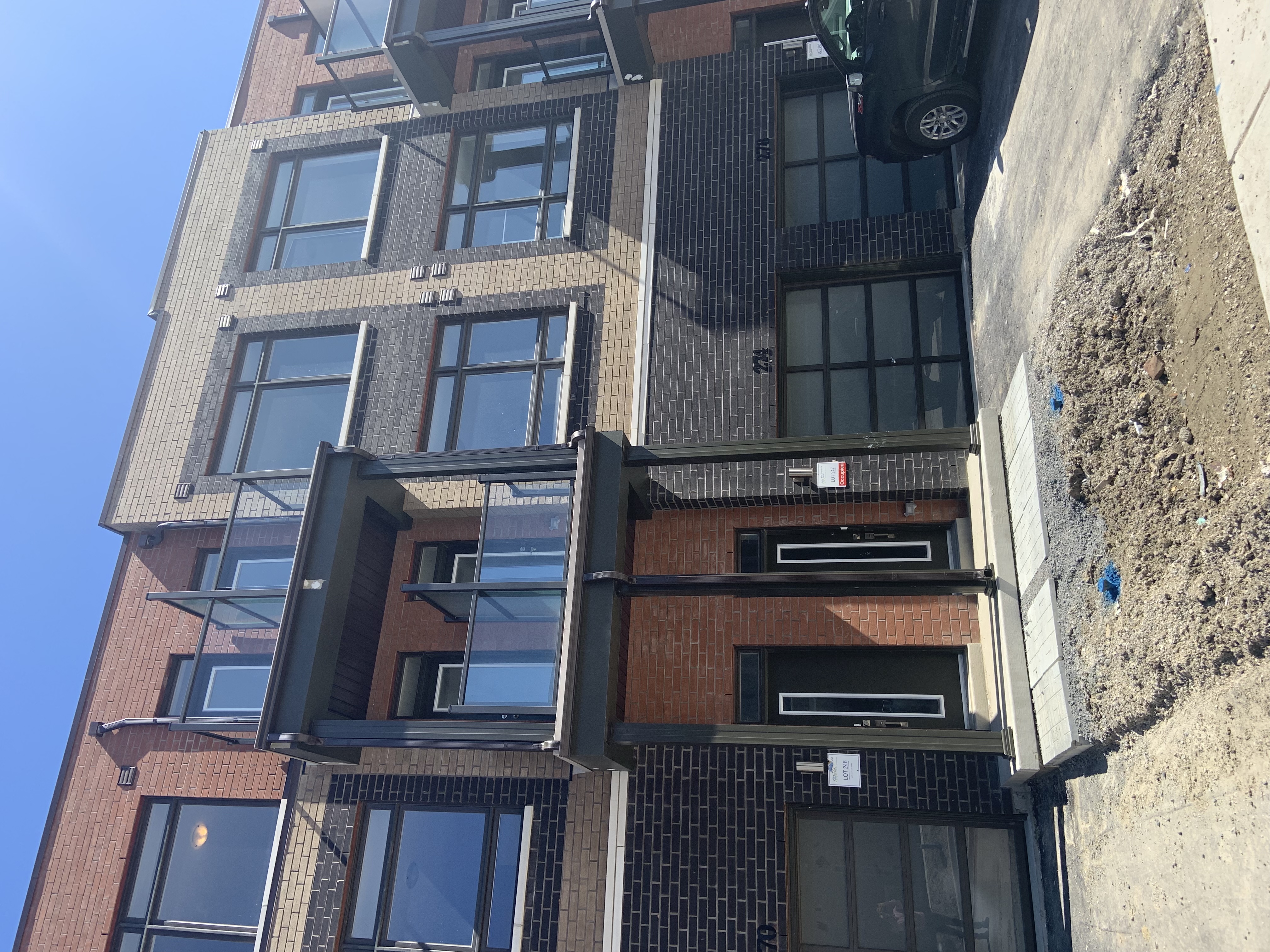 Woodbridge Townhome: 274 Dalhousie St.