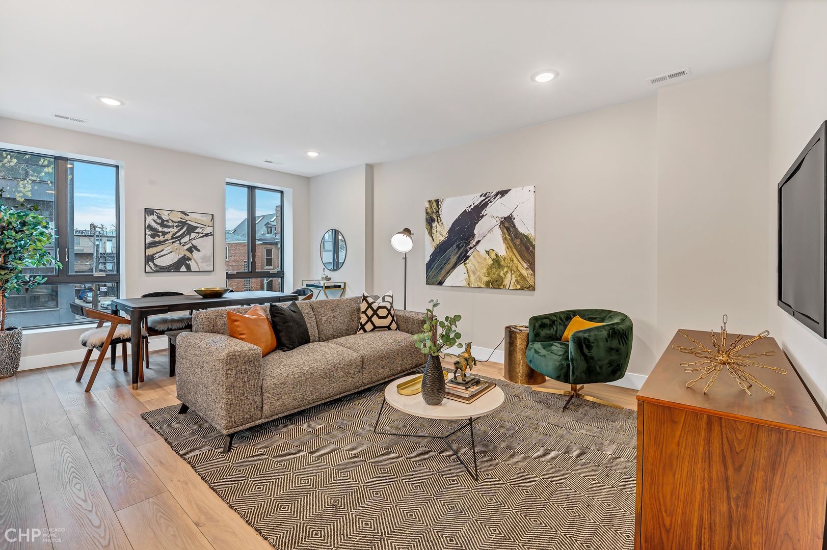 Chicago Condo: 1214 W. Carmen Avenue