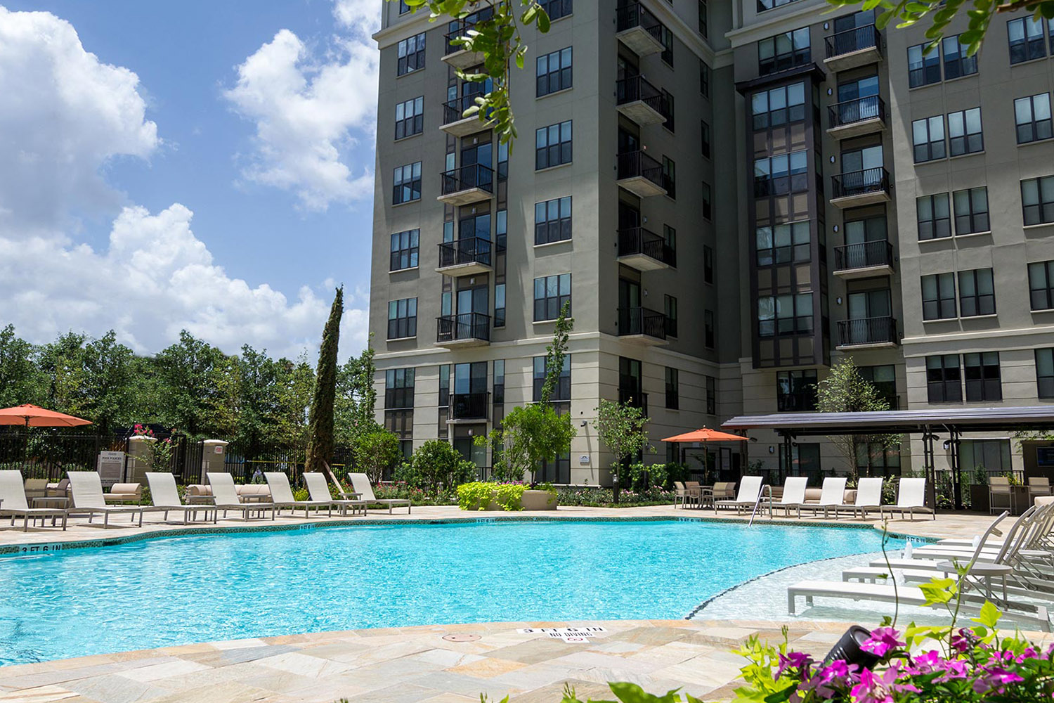 Houston Condo: 3830 Dunlavy St