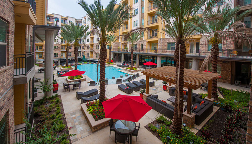 Houston Condo: 7011 Staffordshire